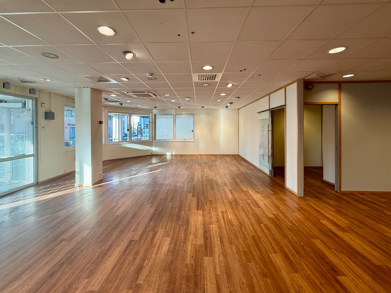 Lyse trivelige lokaler Galleribilde