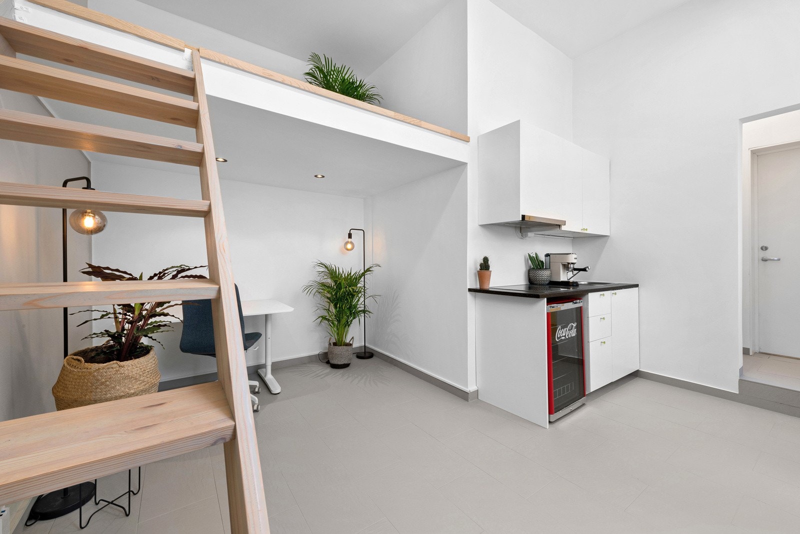 Dette er et stilig næringslokale i første etasje, med godt potensial og mange valgmuligheter. Galleribilde