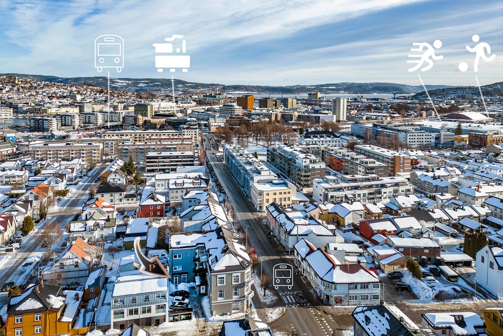 Fra Nybyen er det hyppige bussavganger til Bragernes torg. Nærmeste holdeplass er Konnerudgata 41, som ligger rett utenfor døra. Det er ca. 9 minutters gange til Drammen stasjon med avganger mot Oslo ca. fire ganger i timen. Galleribilde