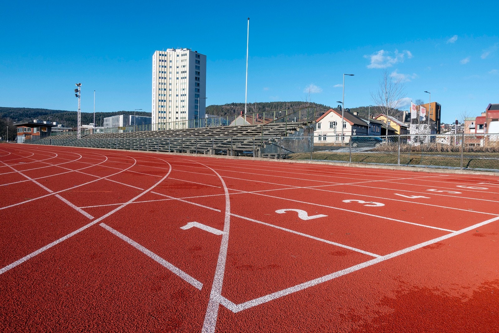 Det er få minutters gange til flott fotball- og skøytebane på Marienlyst. Galleribilde