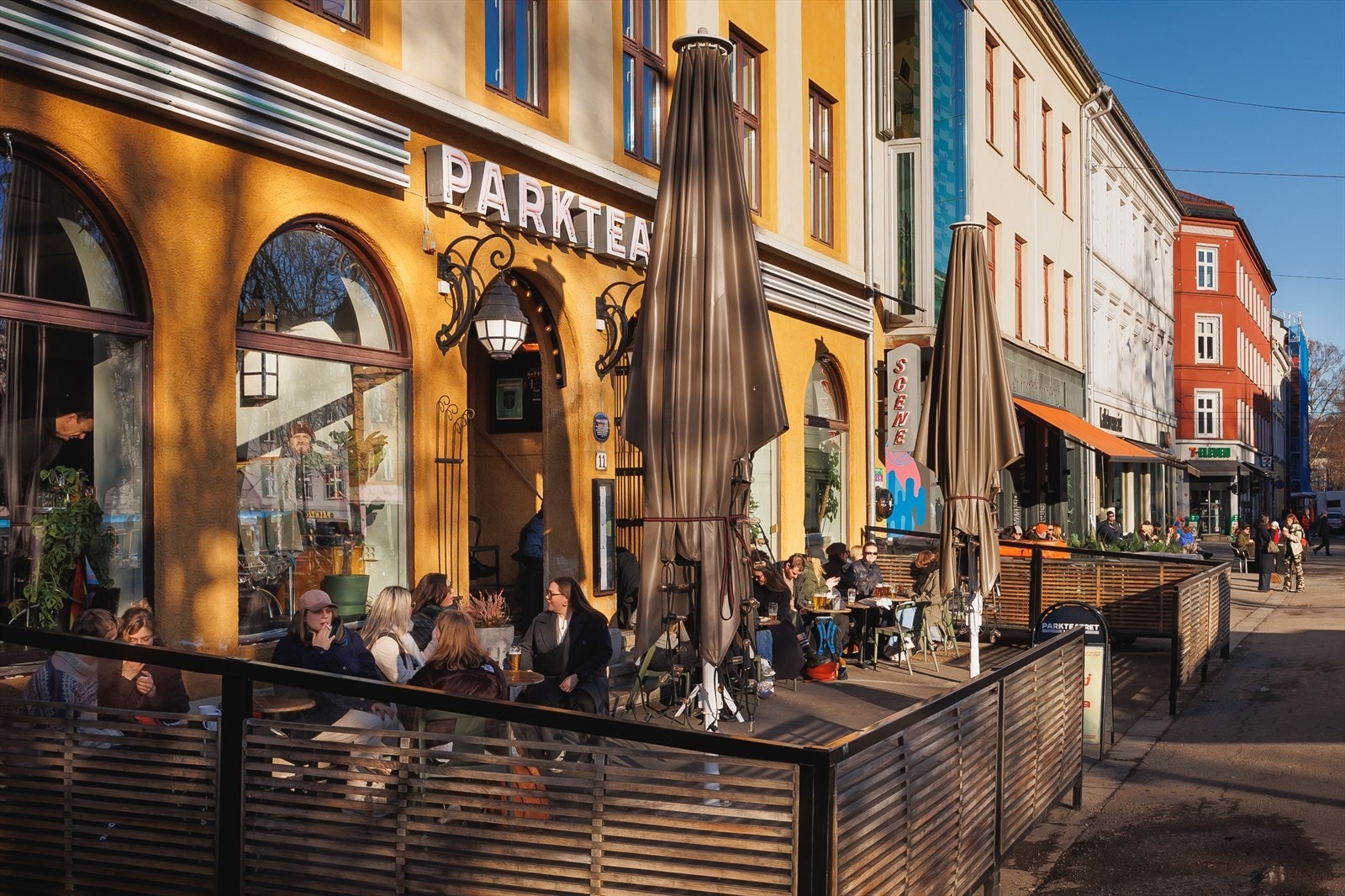 Olav Ryes plass ligger et steikast fra eiendommen og er omkranset av mange av Grünerløkkas mest populære bespisnings- og serveringssteder Galleribilde