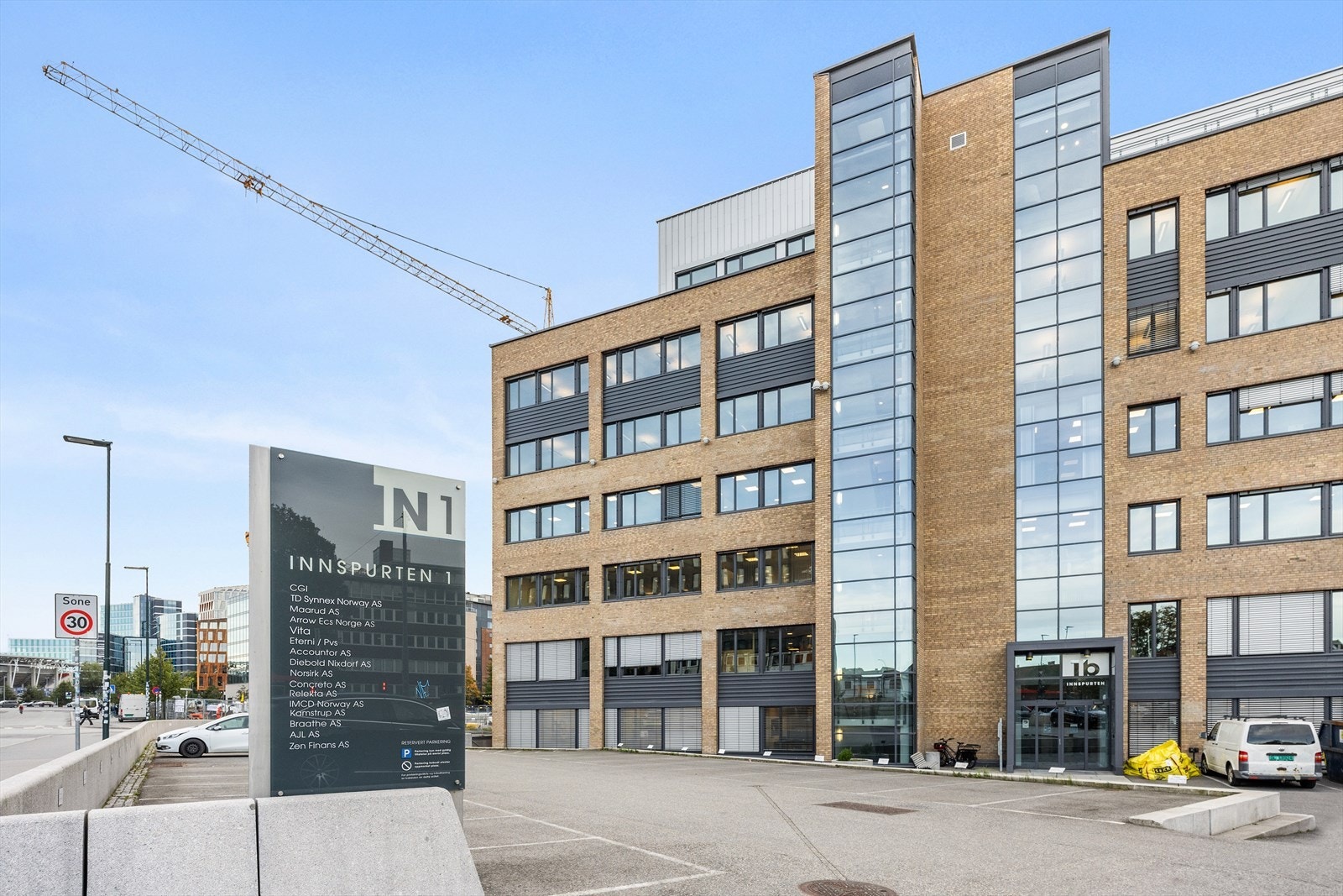 Innspurten 1B - Flotte kontorlokaler på Helsfyr (BTA ca 220 kvm) i moderne bygg med garasje/parkering, kantine, takterrasse, trimrom, mm Galleribilde