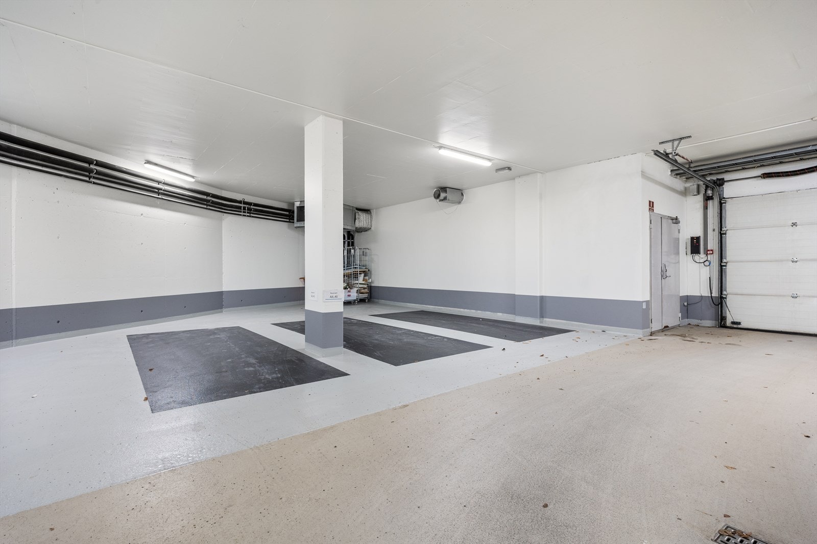 Innspurten 1B - 6 garasjeplasser og 5 utvendige p-plasser. Galleribilde