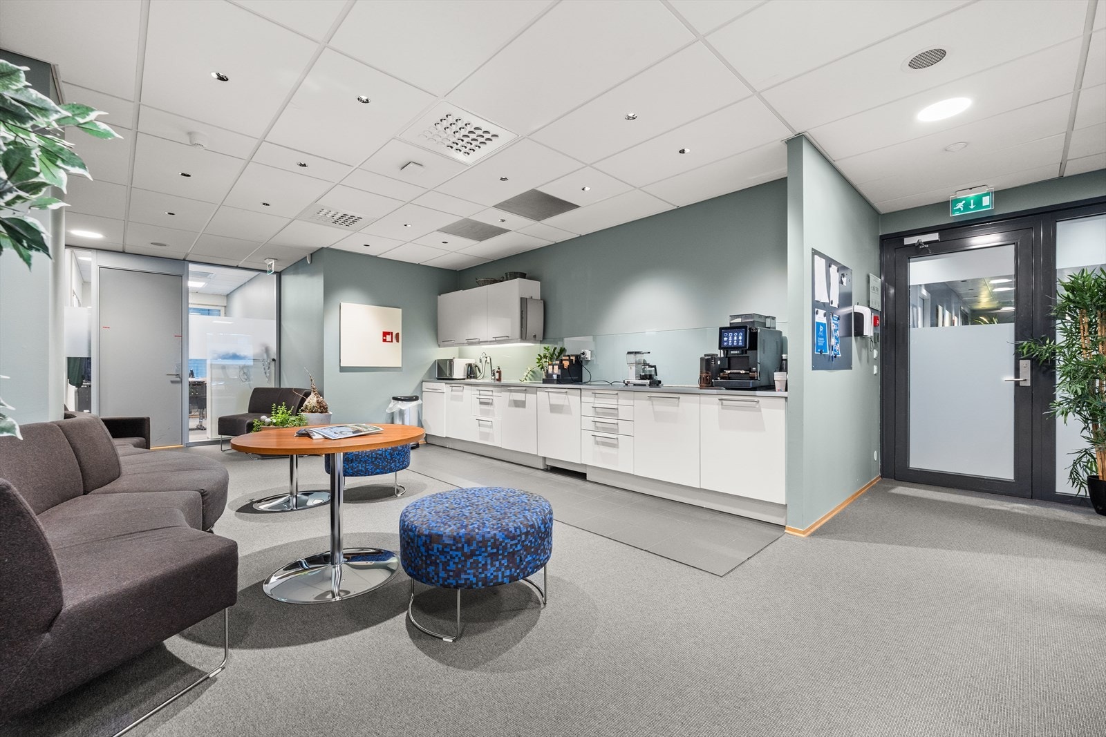 Innspurten 1B - Lokalet består av 7 stk cellekontorer, stort møterom og sosial sone med kjøkken. Galleribilde