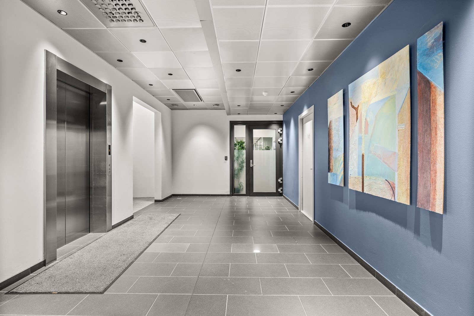 Innspurten 1B - Inngangsparti. Galleribilde