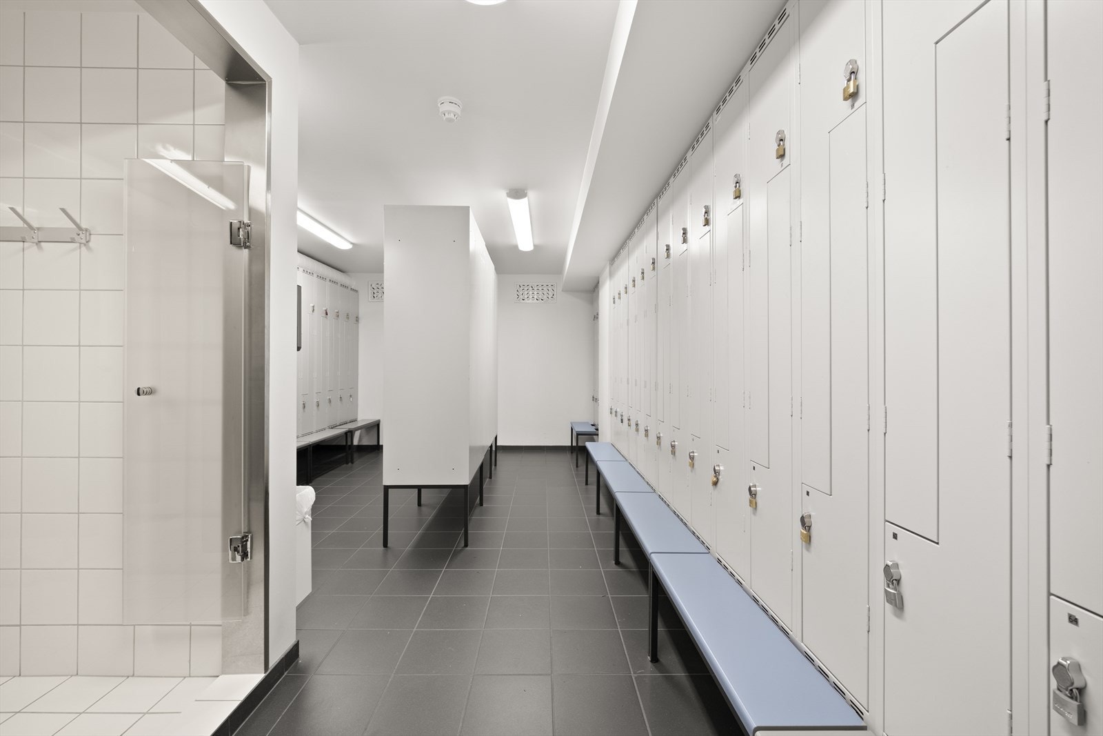 Innspurten 1B - Garderober Galleribilde