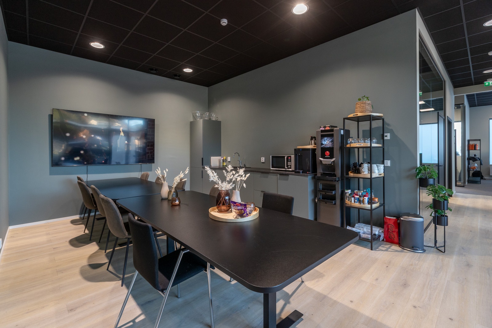 Lokalet har eget kjøkken samt spiseplass Galleribilde