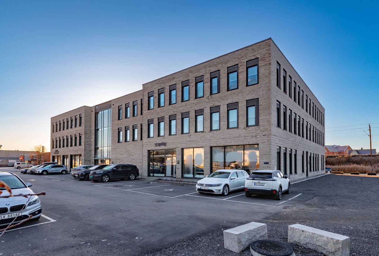 Lokalene ligger 1. etasje med egen inngang Galleribilde