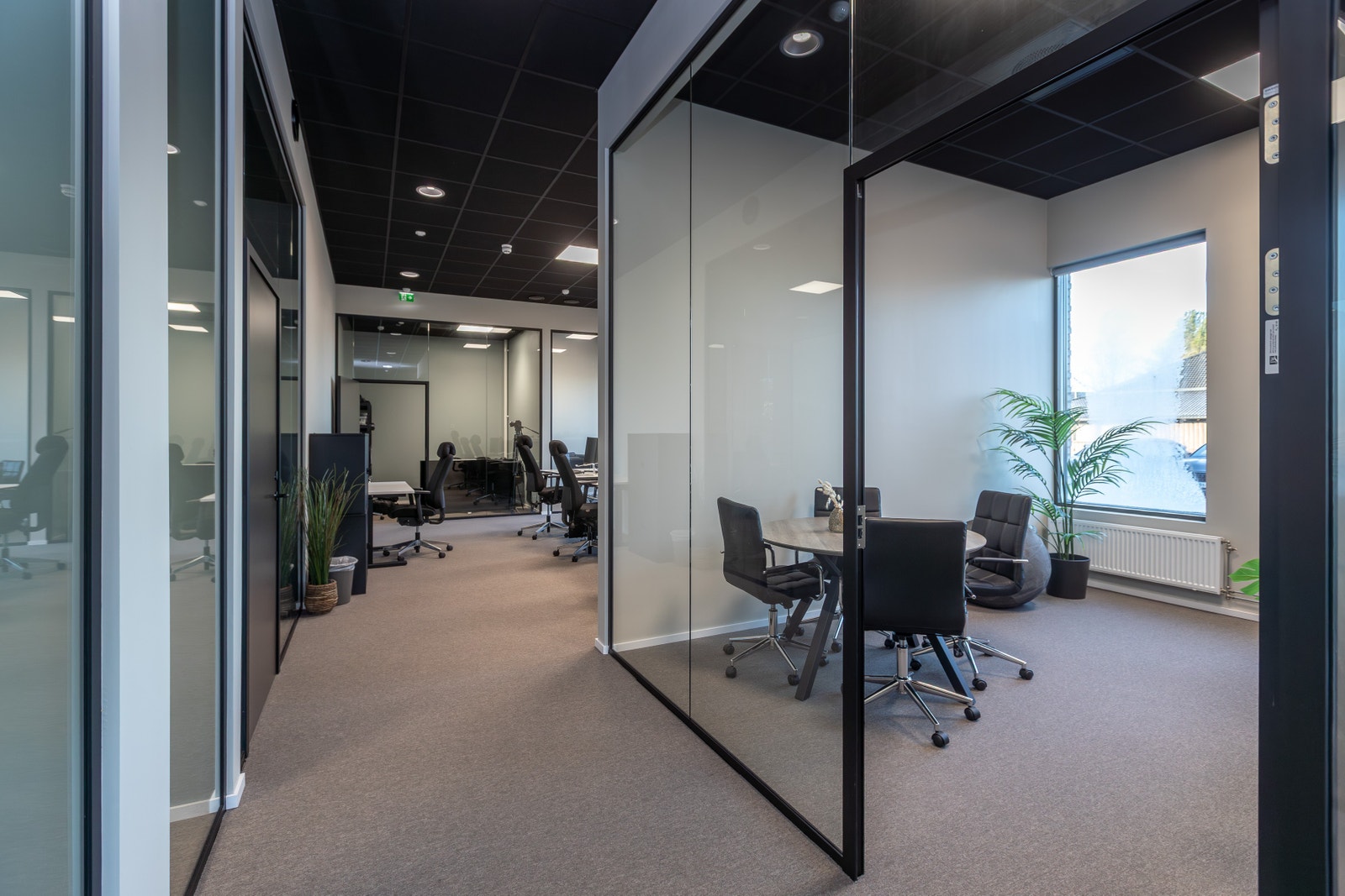 Meget pene og moderne kontorlokaler med høy standard og energieffektive løsninger Galleribilde