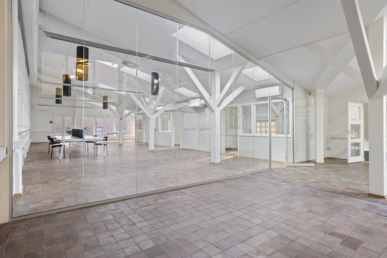 Stort åpent landskap med god takhøyde Galleribilde