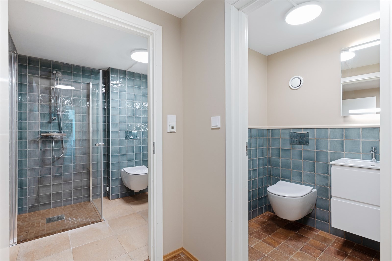 Nybygde toaletter med dusjsone Galleribilde