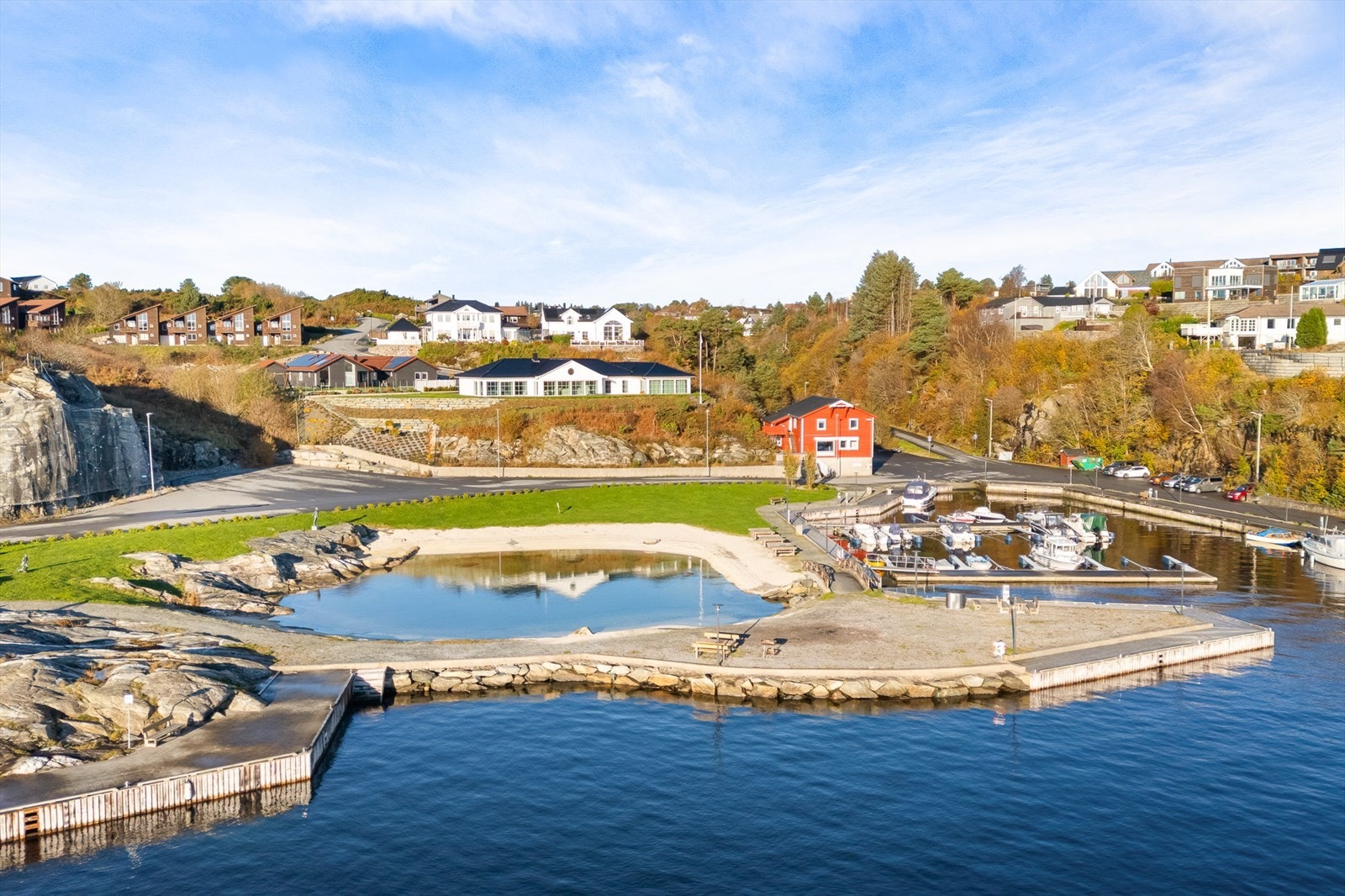 På sommerstid er denne barnevennlig badeplassen hyppig besøkt