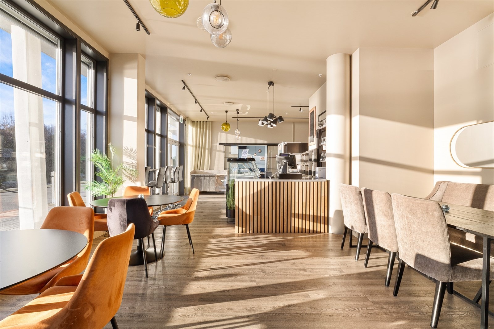 Lokalene holder jevnt over høy standard på inventar, overflater og utstyr.