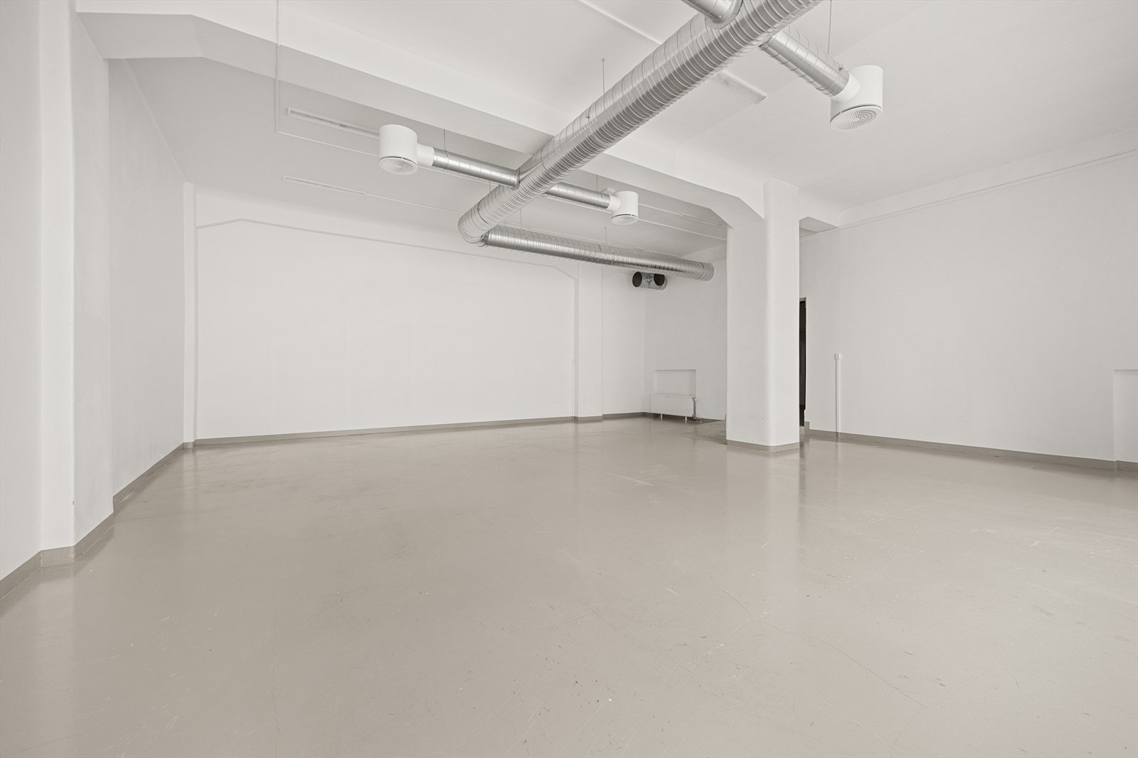 Lager - kan inkluderes i forretningen Galleribilde