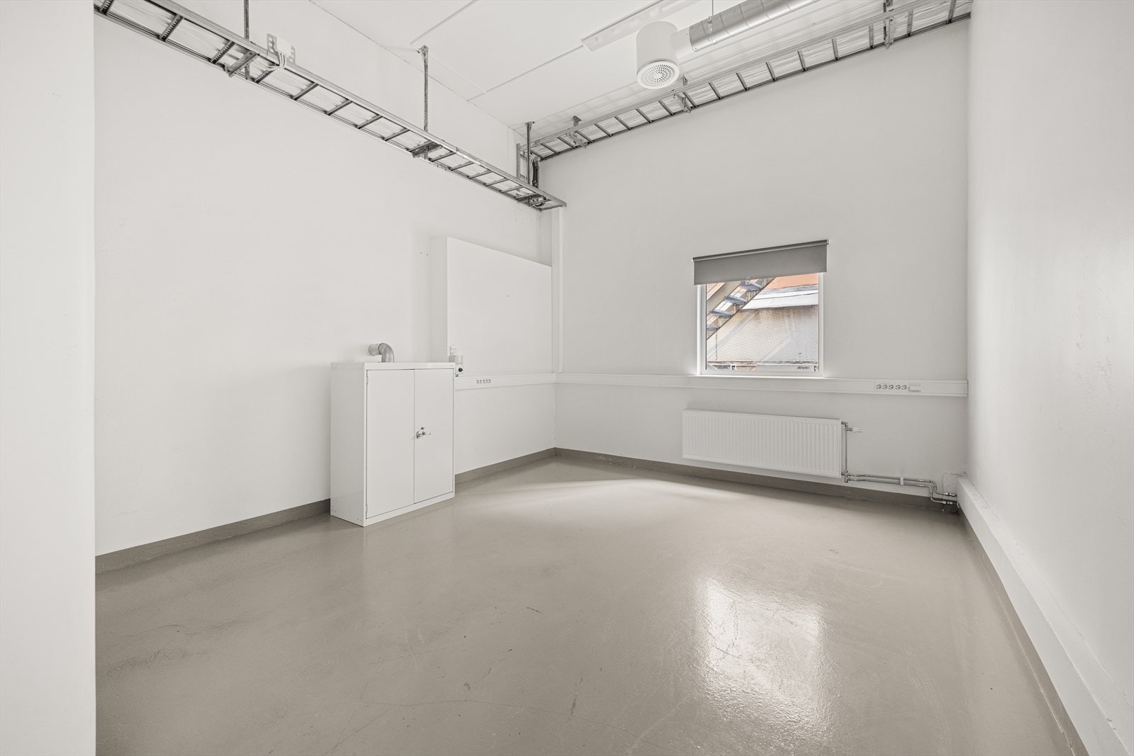 Lager - kan inkluderes i forretningen Galleribilde