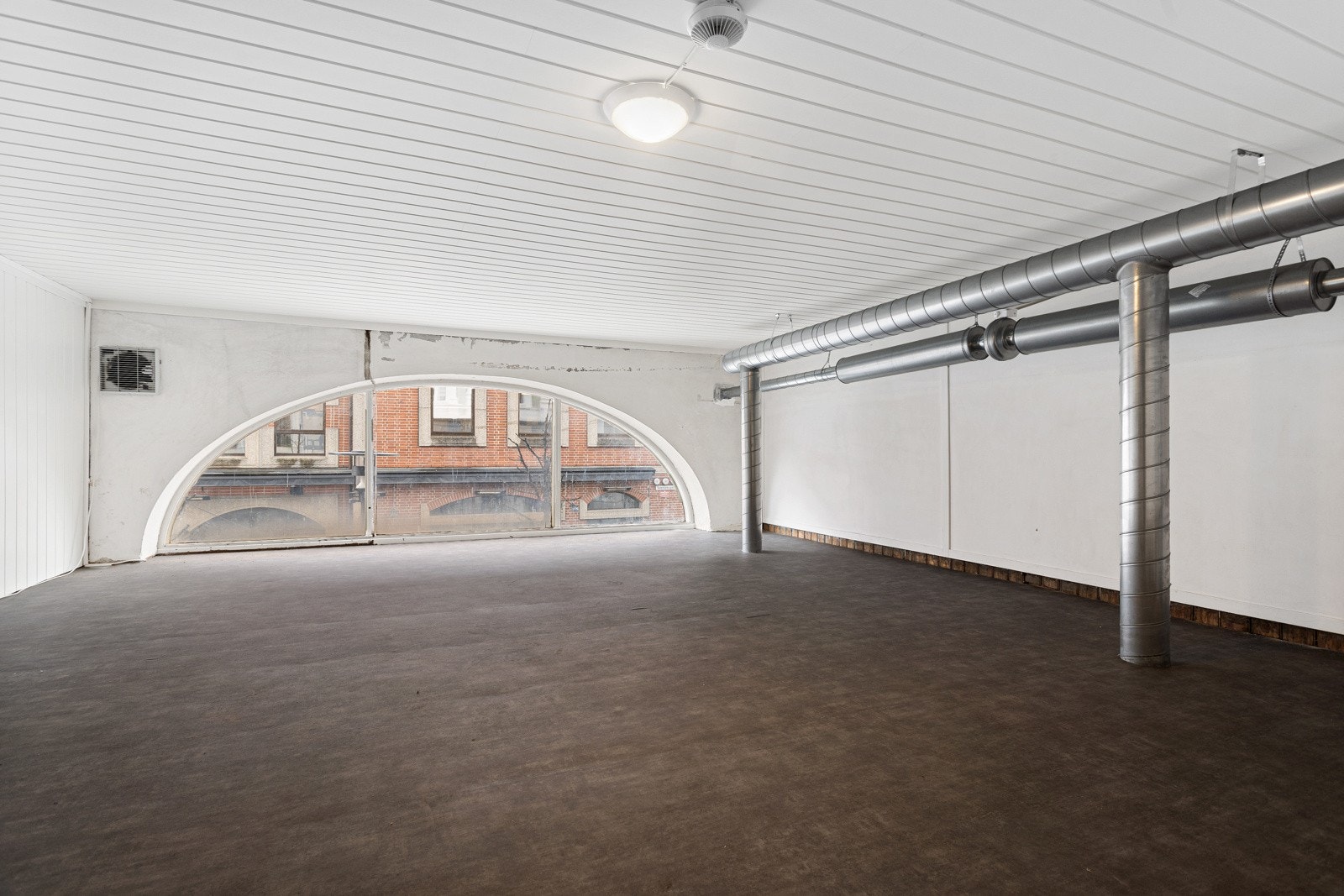 Lokale over Kobber med trapp/loftsluke Galleribilde