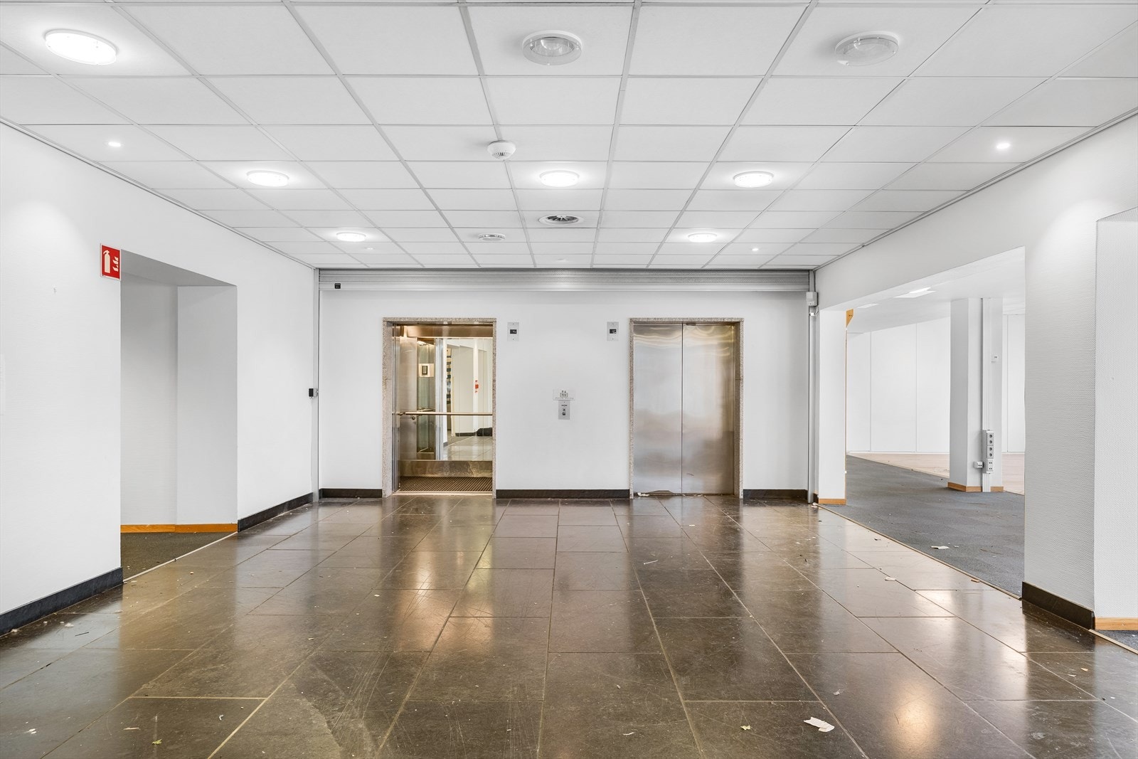 Bilder fra ledige areal i 4. etg. klart for oppussing.