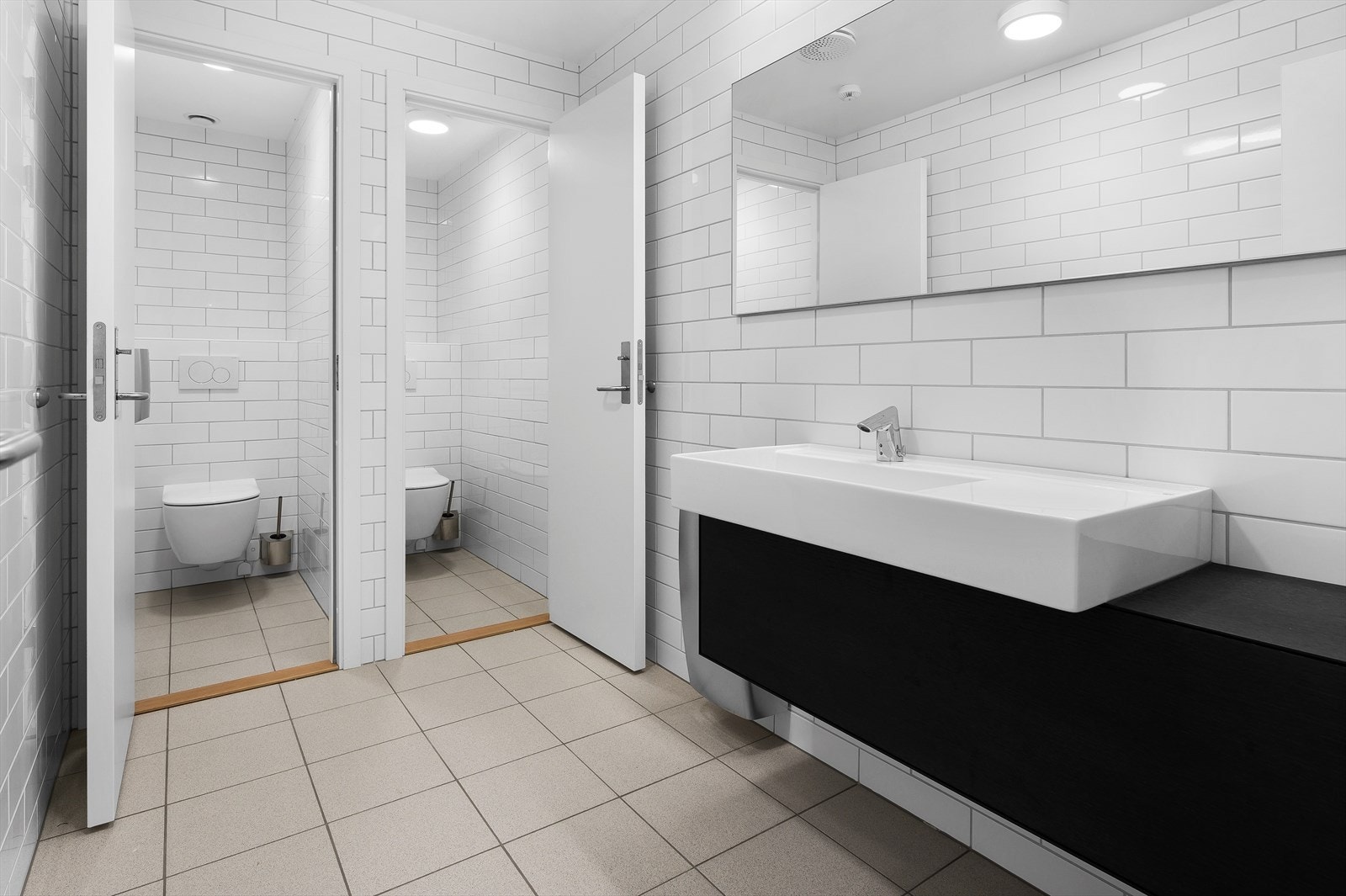 Bilde hentet fra tilsvarende areal som  blir ledig i 4. etg. hos annen leietaker i bygget.