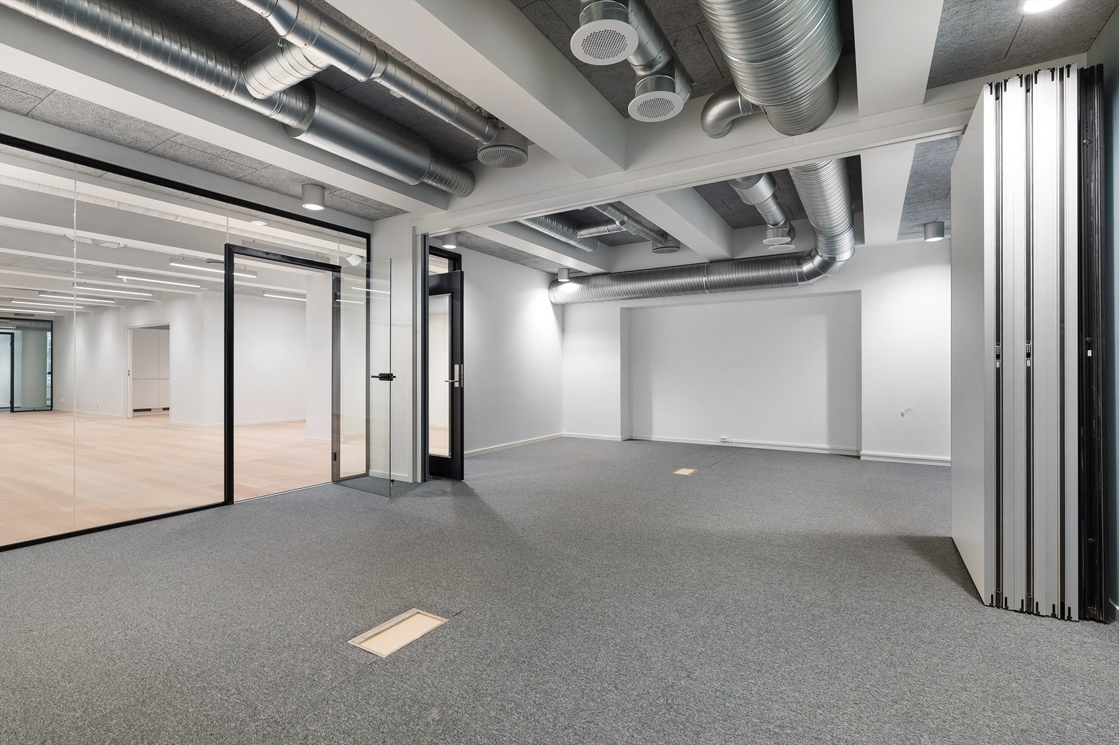 Møterom - Bilde hentet fra tilsvarende areal som  blir ledig i 4. etg. hos annen leietaker i bygget.