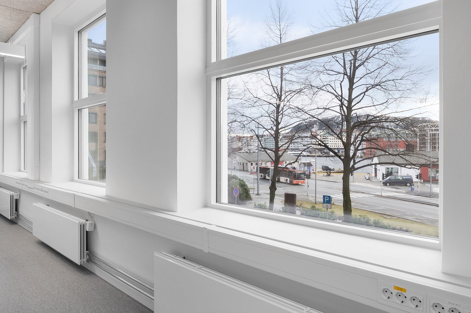 Bilde hentet fra tilsvarende areal som  blir ledig i 4. etg. hos annen leietaker i bygget.