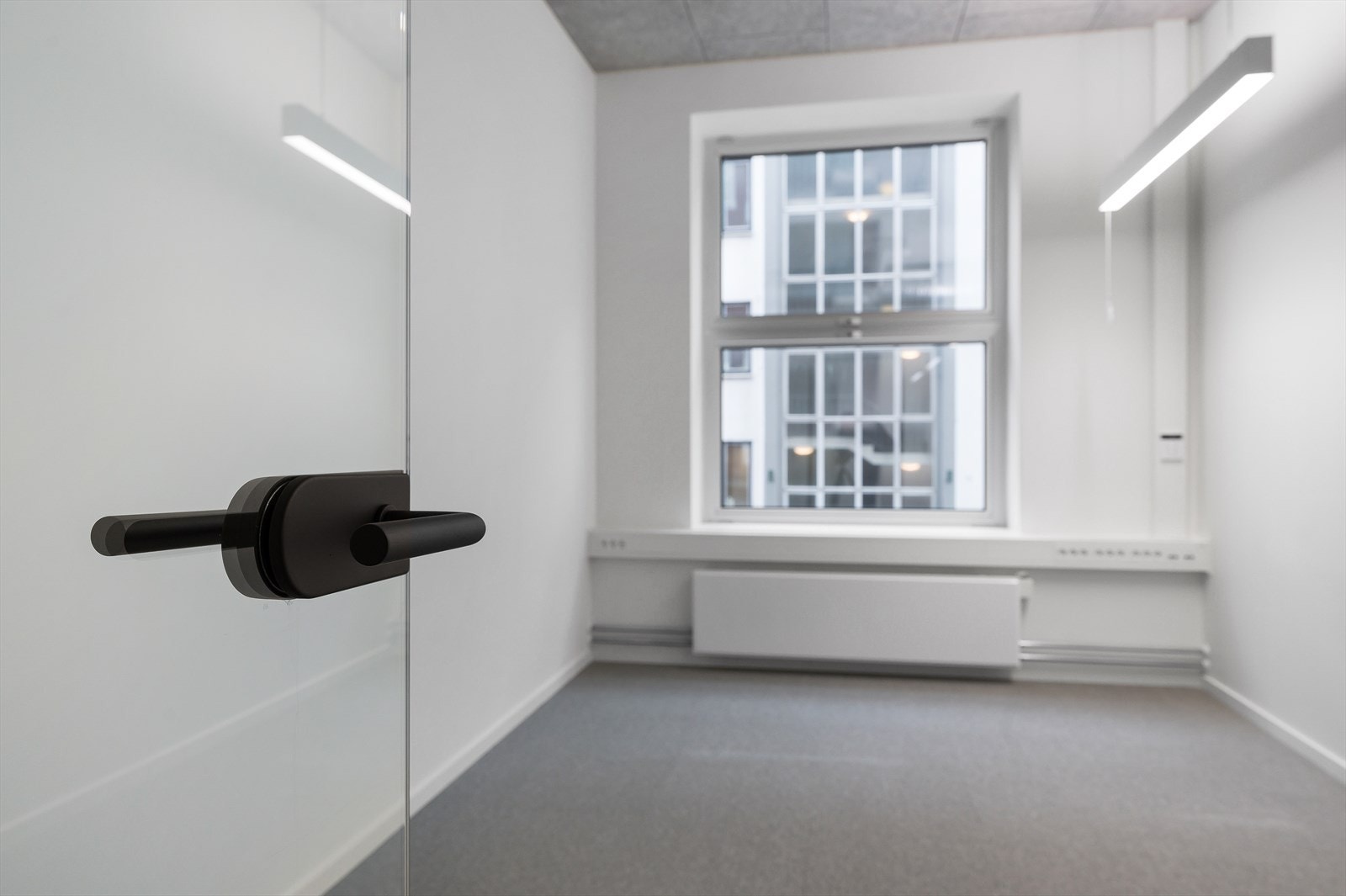 Bilde hentet fra tilsvarende areal som  blir ledig i 4. etg. hos annen leietaker i bygget.