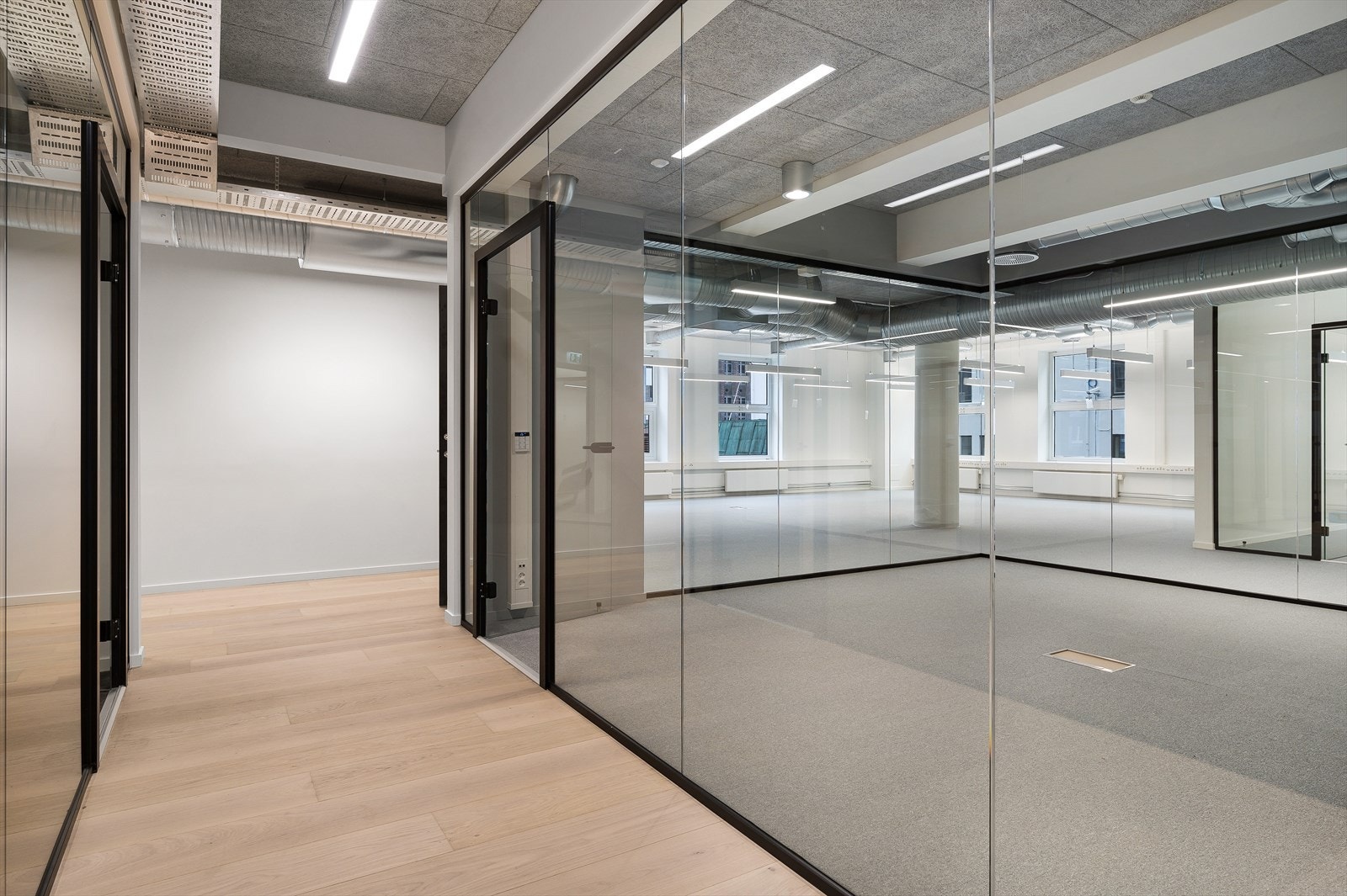 Bilde hentet fra tilsvarende areal som  blir ledig i 4. etg. hos annen leietaker i bygget.