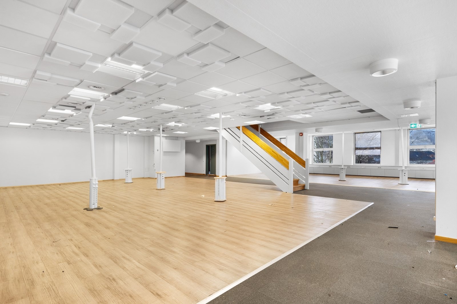 Bilder fra ledige areal i 4. etg. klart for oppussing.