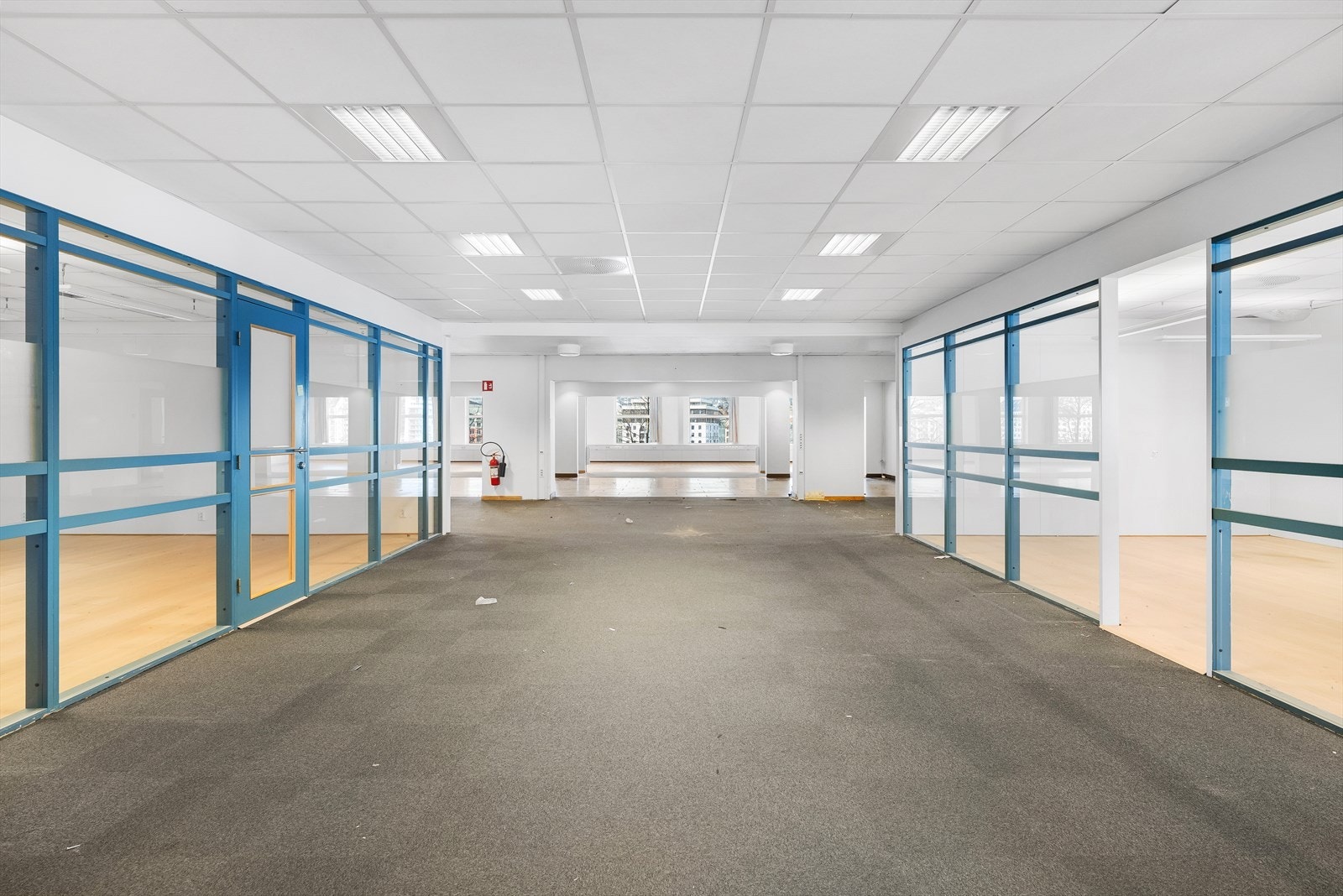 Bilder fra ledige areal i 4. etg. klart for oppussing.