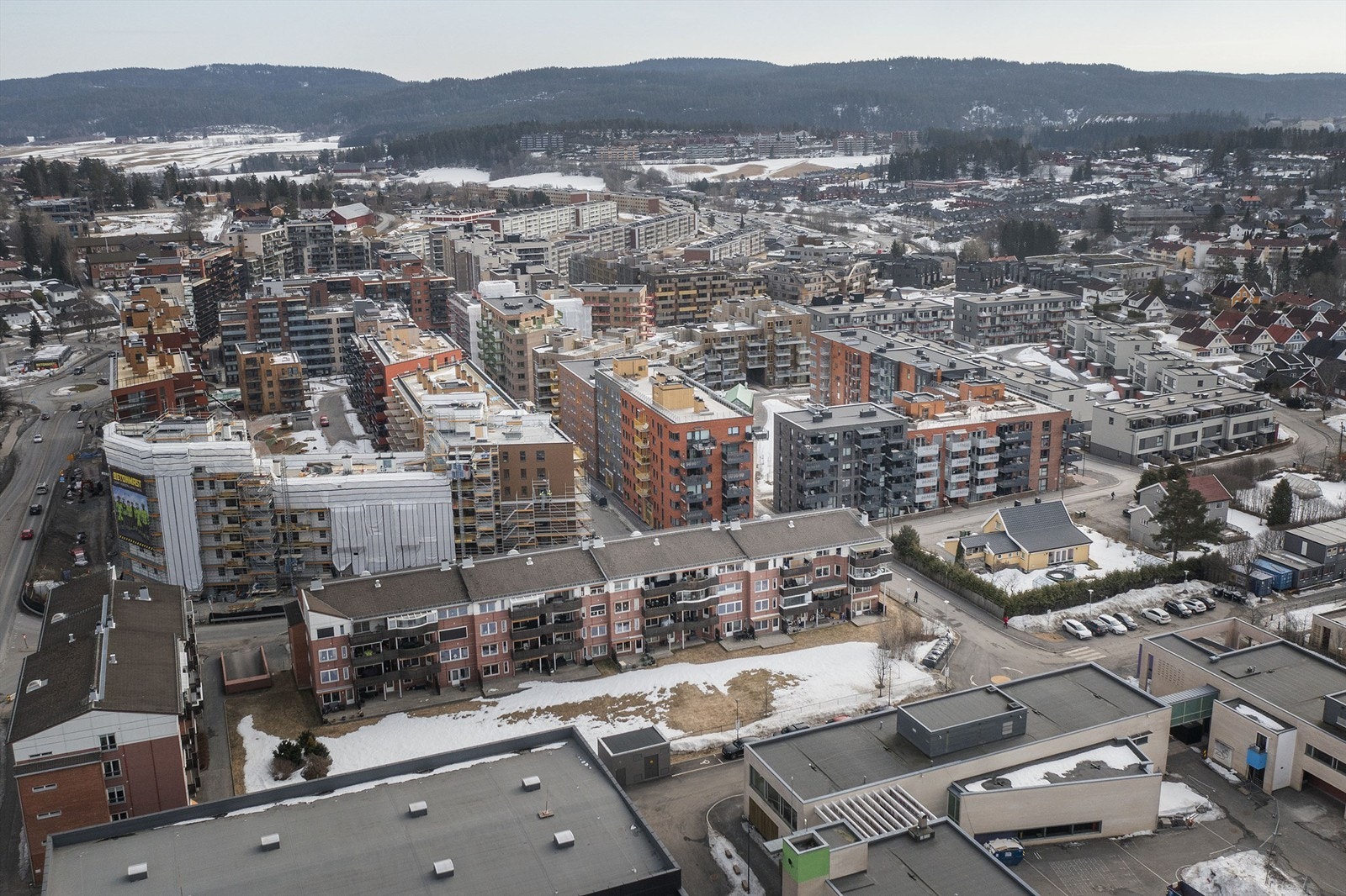 Mulighet for å dele lokalet opp i mindre arealer (fortrinnsvis 2 stk. leietakere), enten til forskjellige typer serveringsvirksomhet eller til f.eks. frisør, apotek, blomsterforretning m.m. Galleribilde