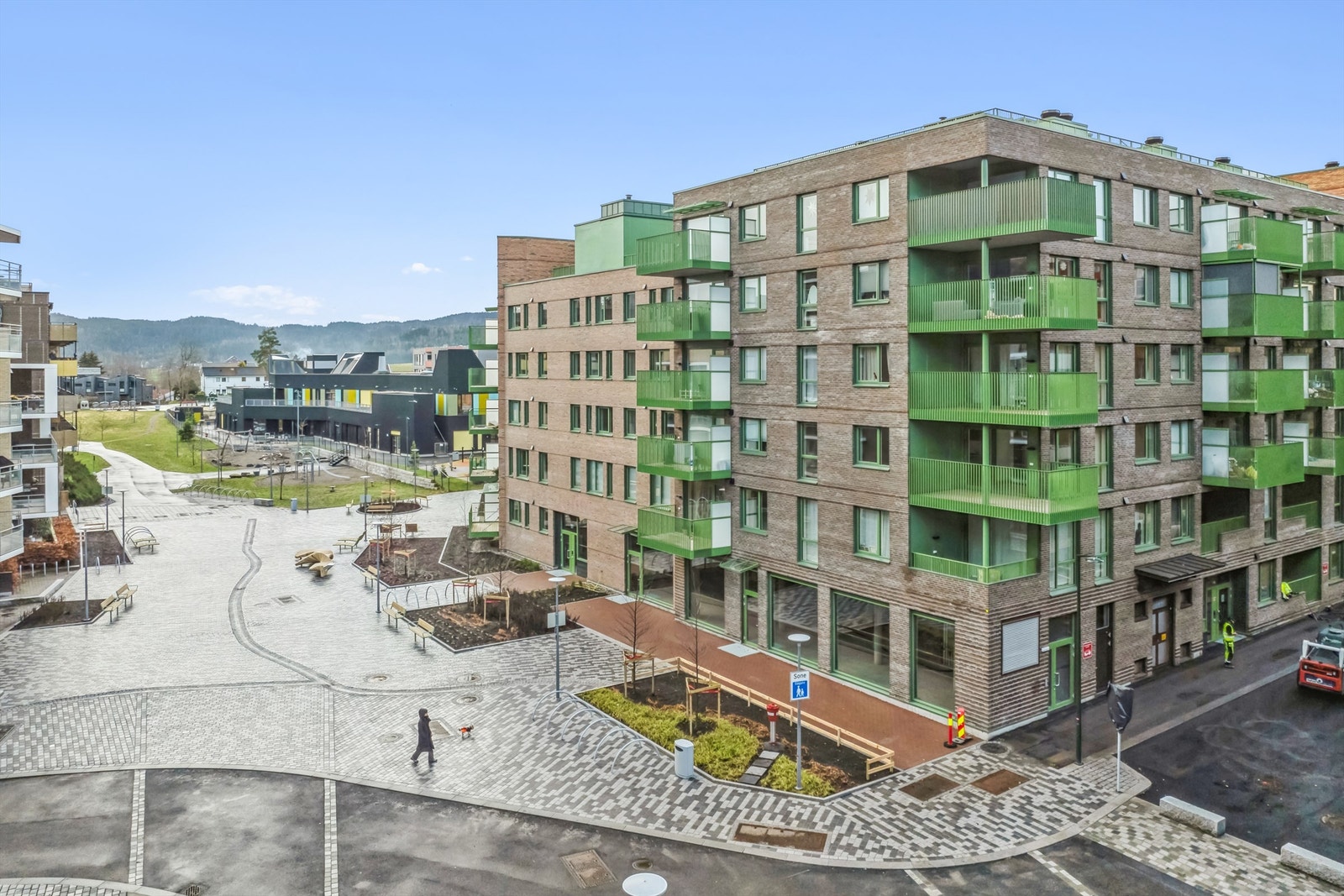 Næringsseksjon på ca. 291 kvm - tilrettelagt for restaurant-/serveringsvirksomhet med mulighet for liten uteservering rett utenfor. Galleribilde