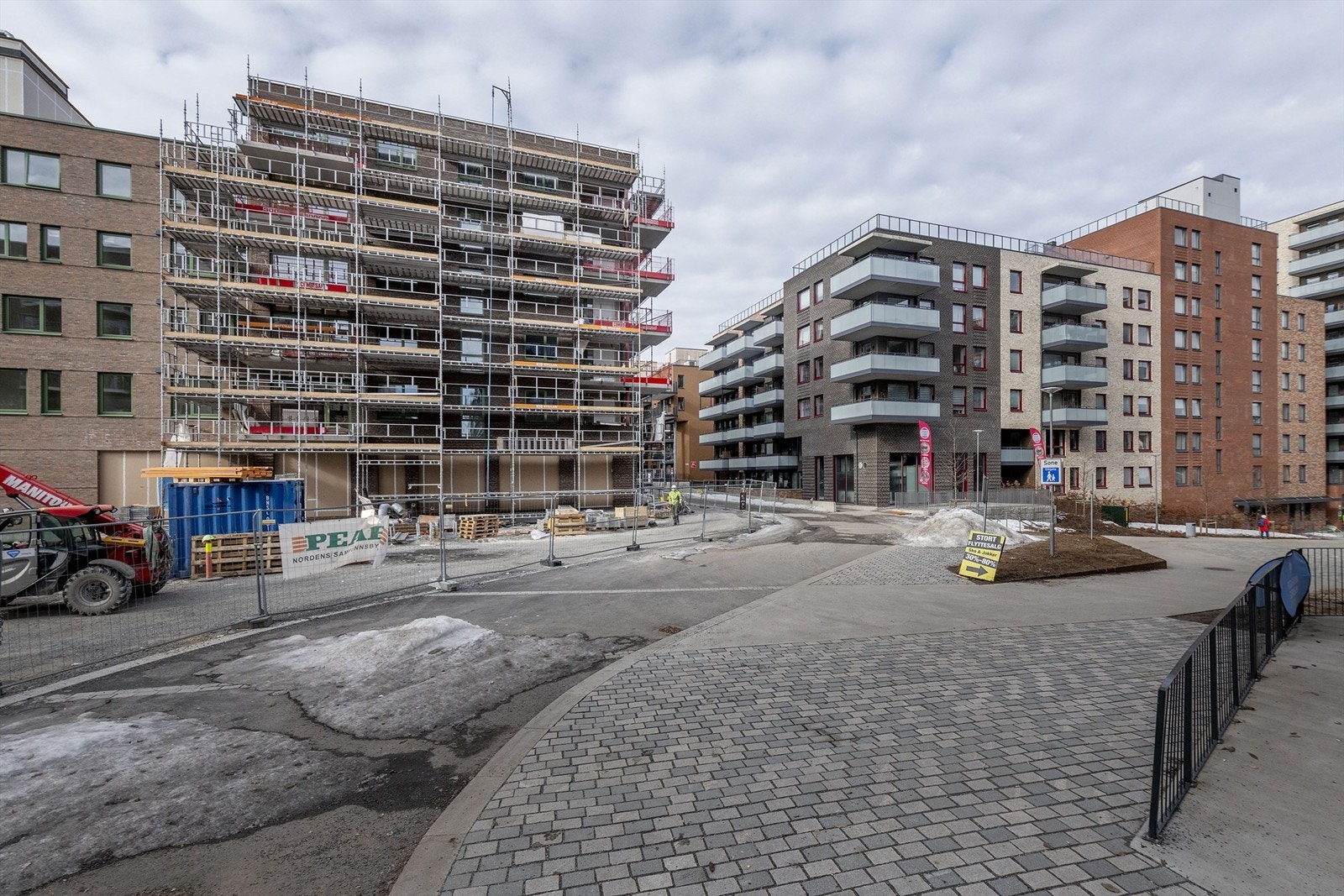 Sameiet består av 1 stk. næringsseksjon og 404 stk. boligseksjoner fordelt på 5 stk. hus. Galleribilde