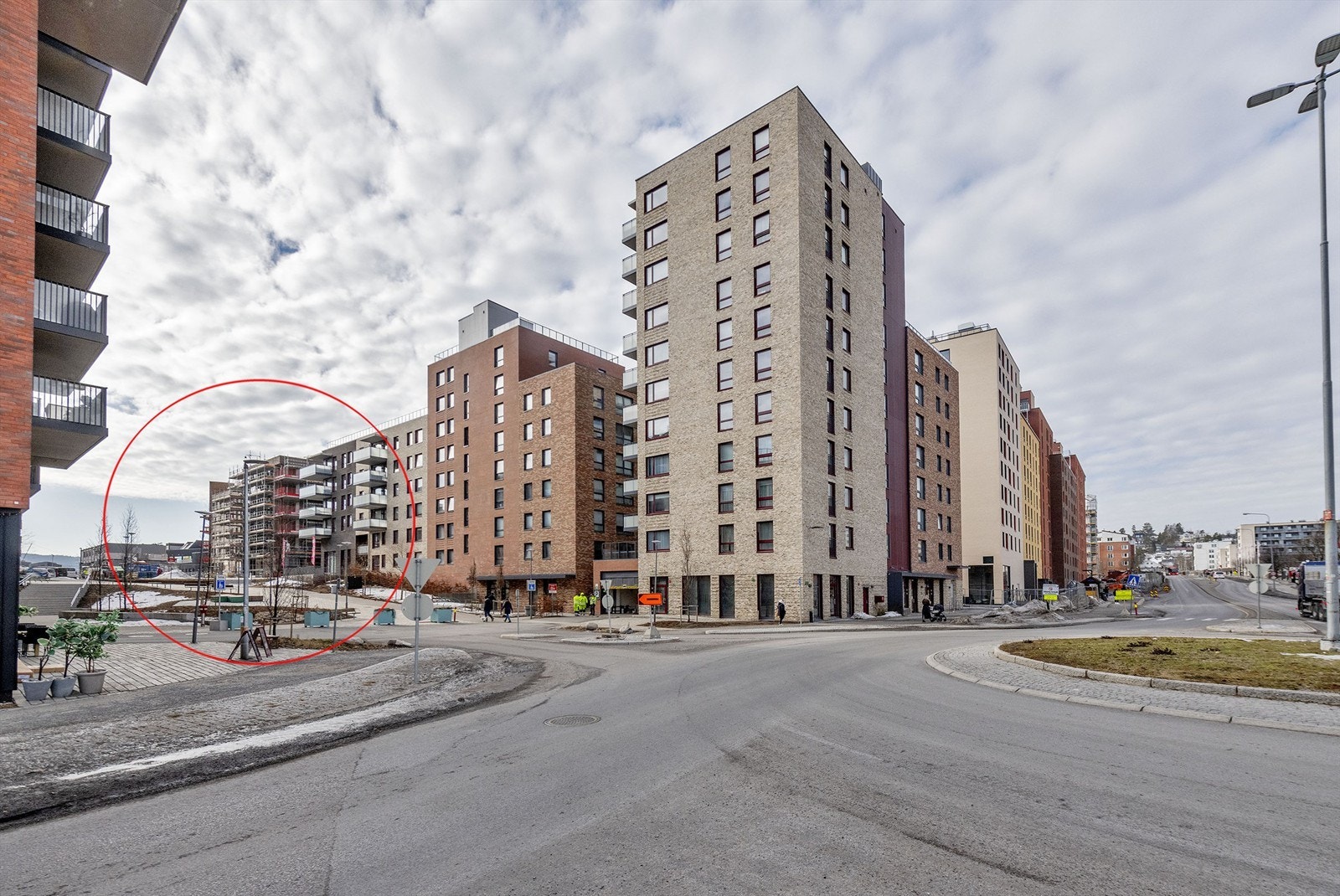 Næringsseksjon på ca. 291 kvm - tilrettelagt for restaurant-/serveringsvirksomhet med mulighet for liten uteservering rett utenfor. Galleribilde