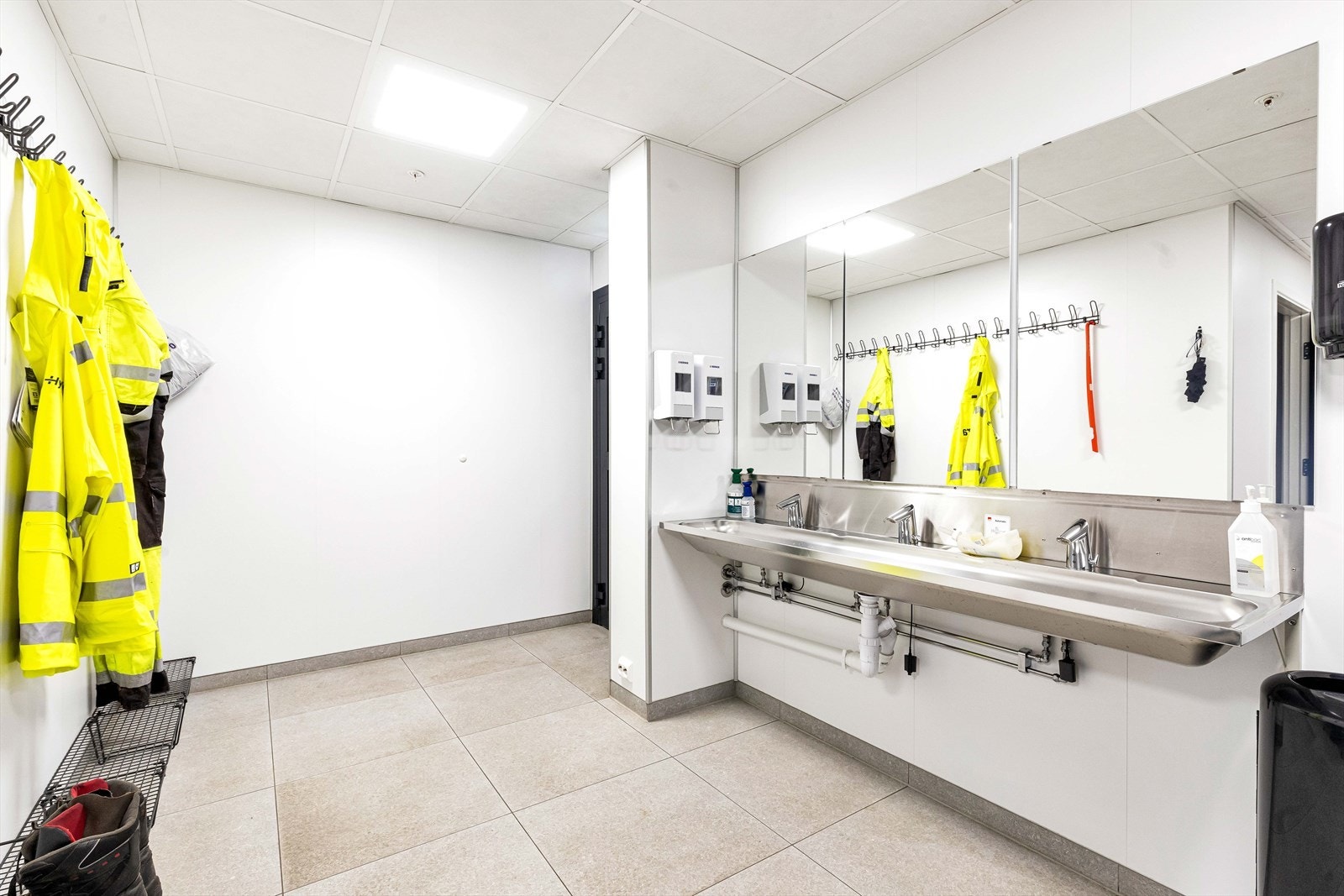 011_Garderobe.jpg Galleribilde