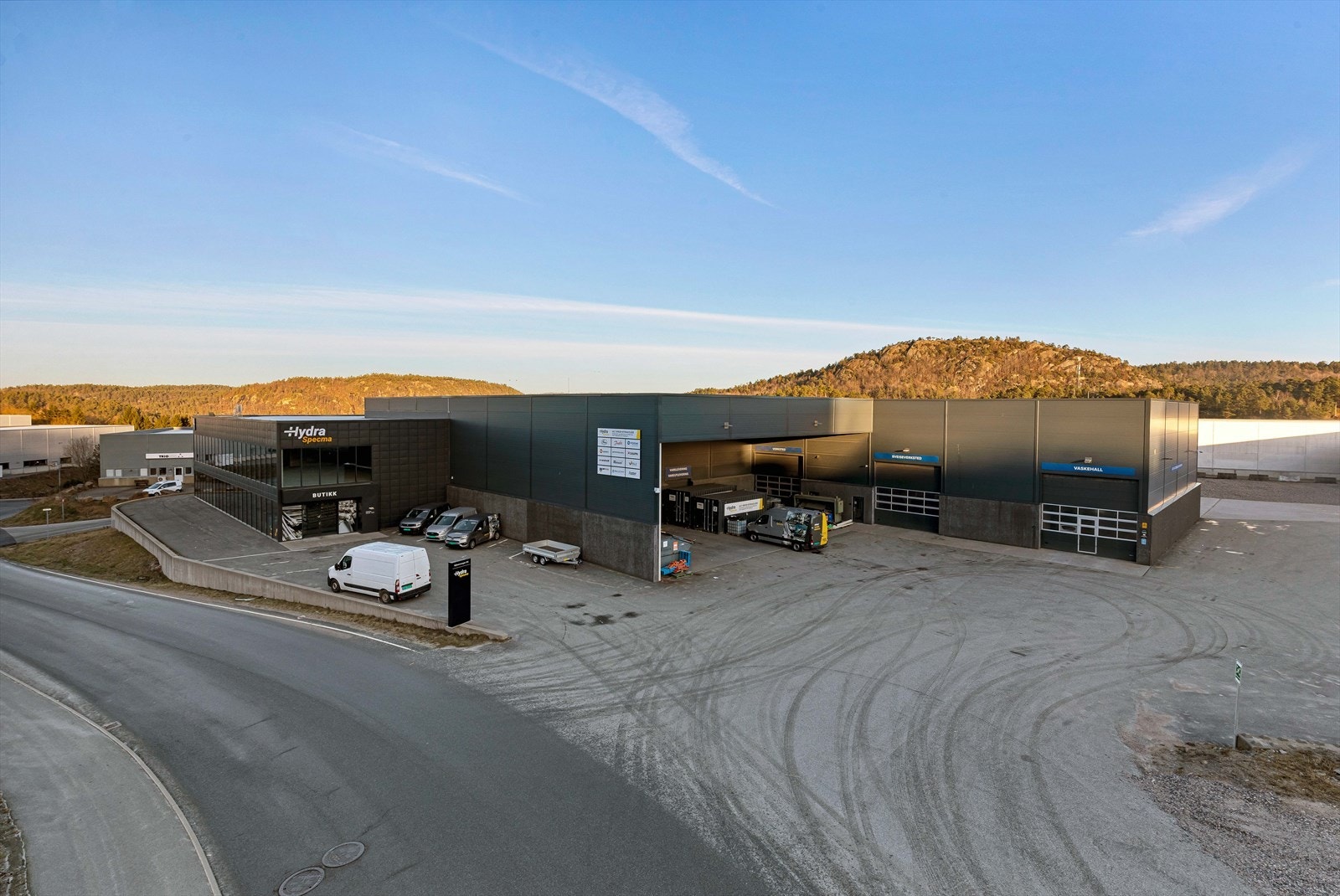 027_Innkjøring til butikklokalene.jpg Galleribilde