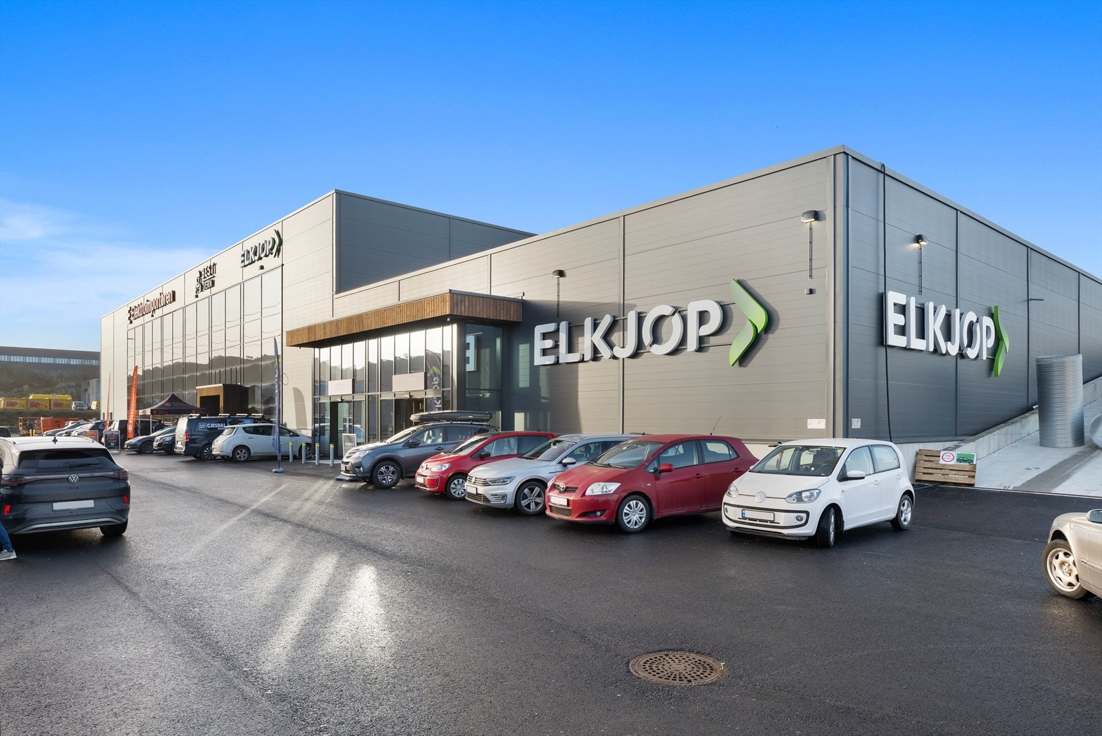 Velkommen til nytt handelsbygg på Straume presentert av Stephane Bergfald Trotta i EiendomsMegler1