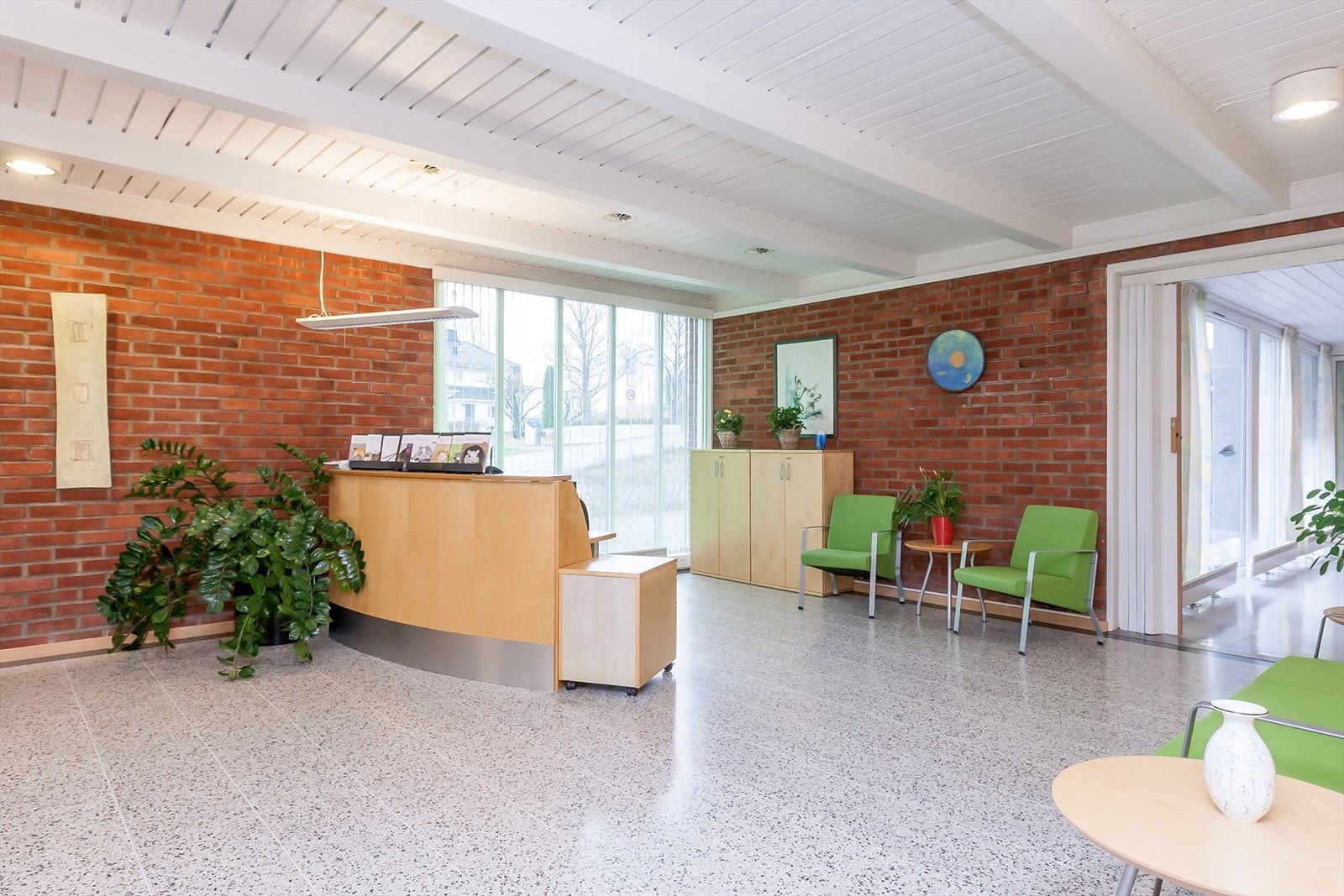 Resepsjon kan innredes som møterom/kontorlandskap. Galleribilde