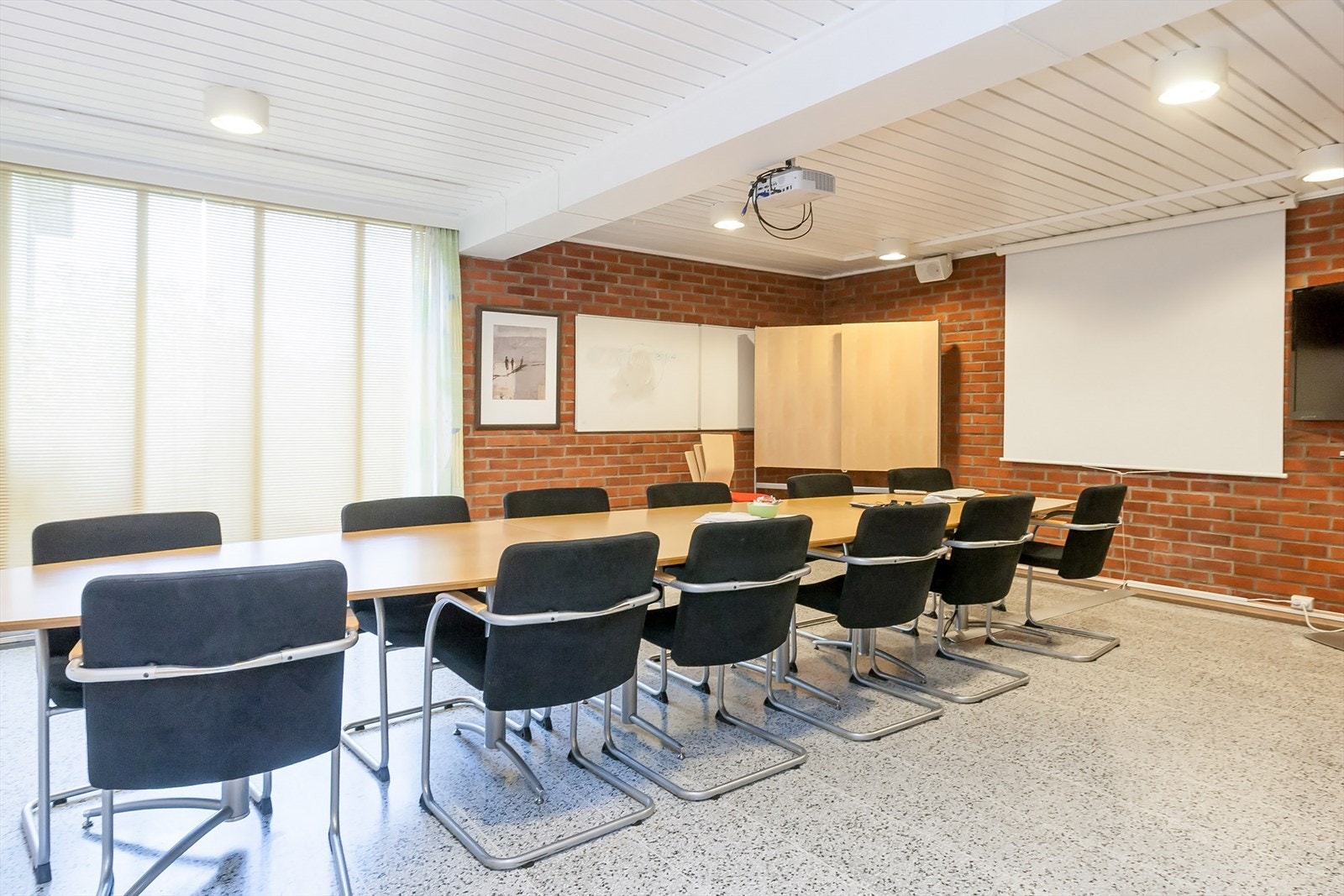 Stort møterom ved inngangsparti. Galleribilde
