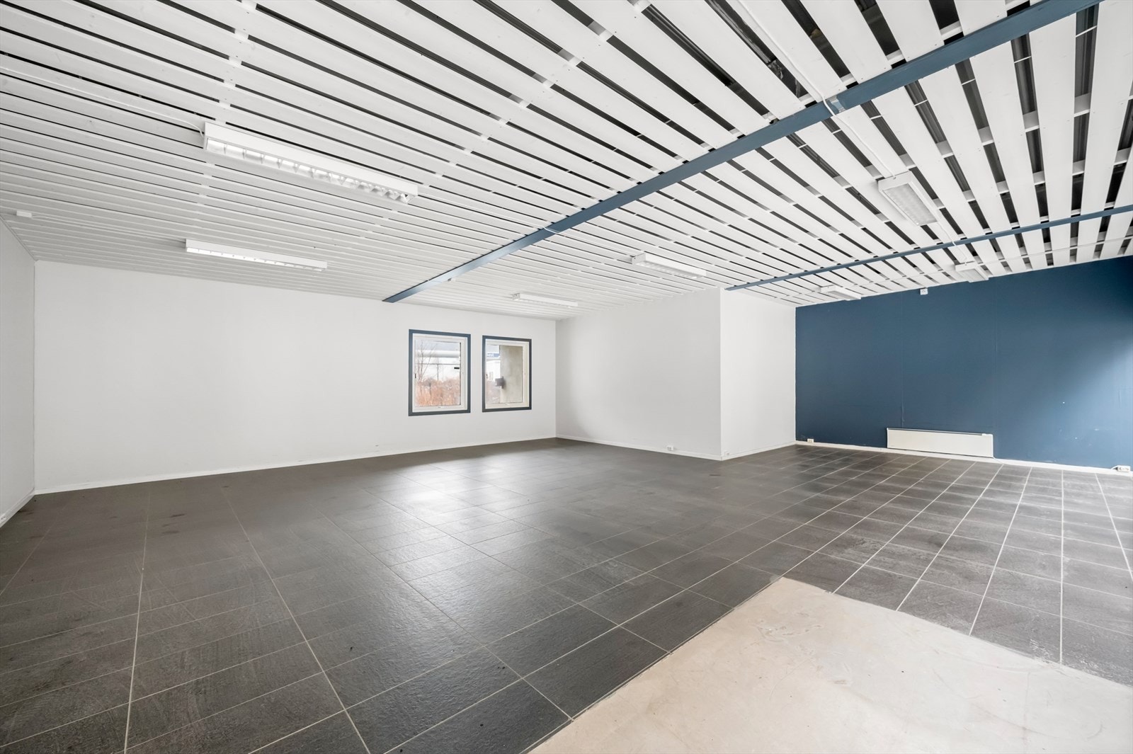 Næringslokale på ett plan med god takhøyde. Galleribilde