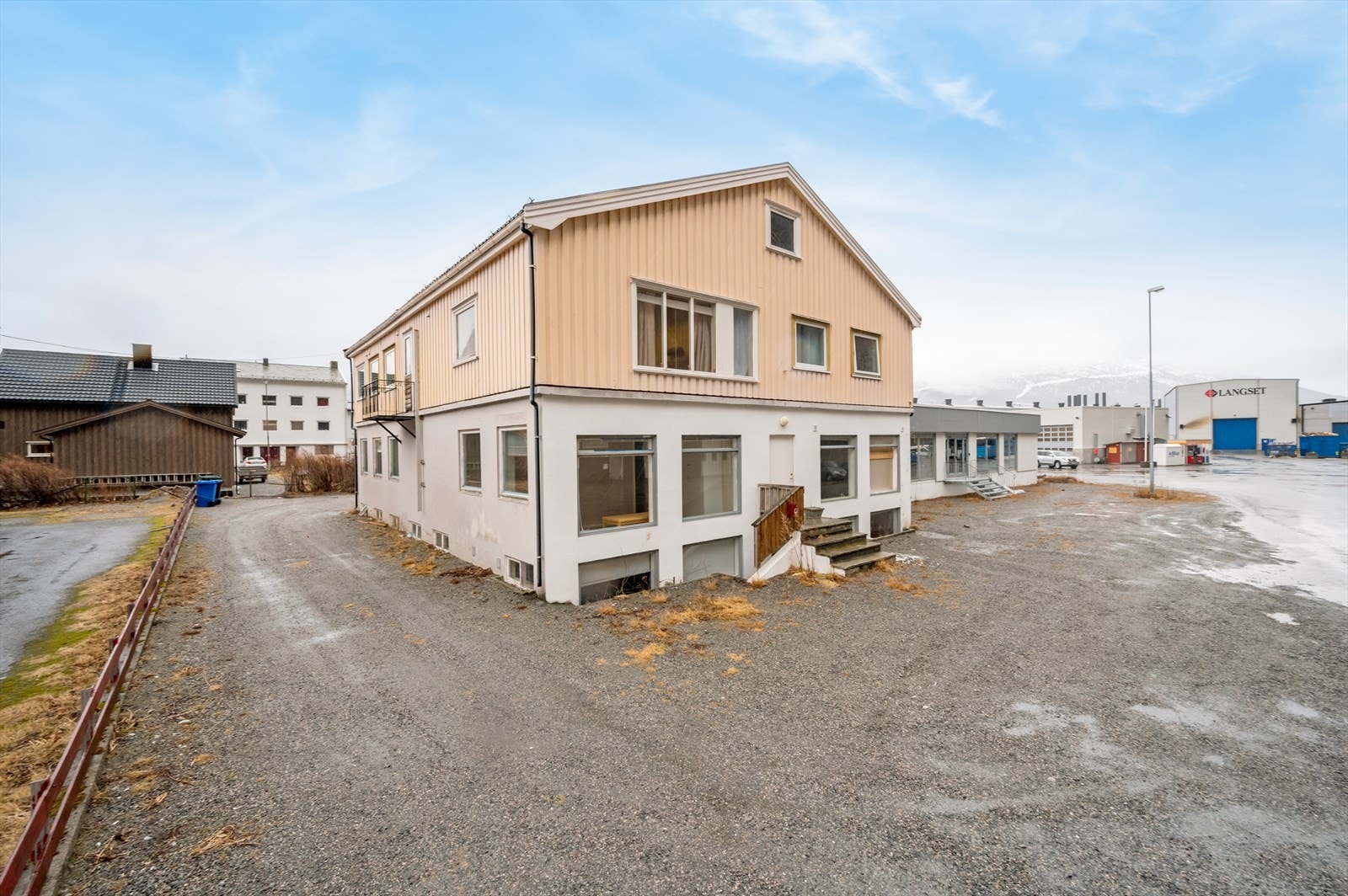 Aktiv Eiendomsmegling v/ Erik Ulseth ønsker velkommen til Hovsvegen 11! Foto: André T. Ormset-Paredes Galleribilde