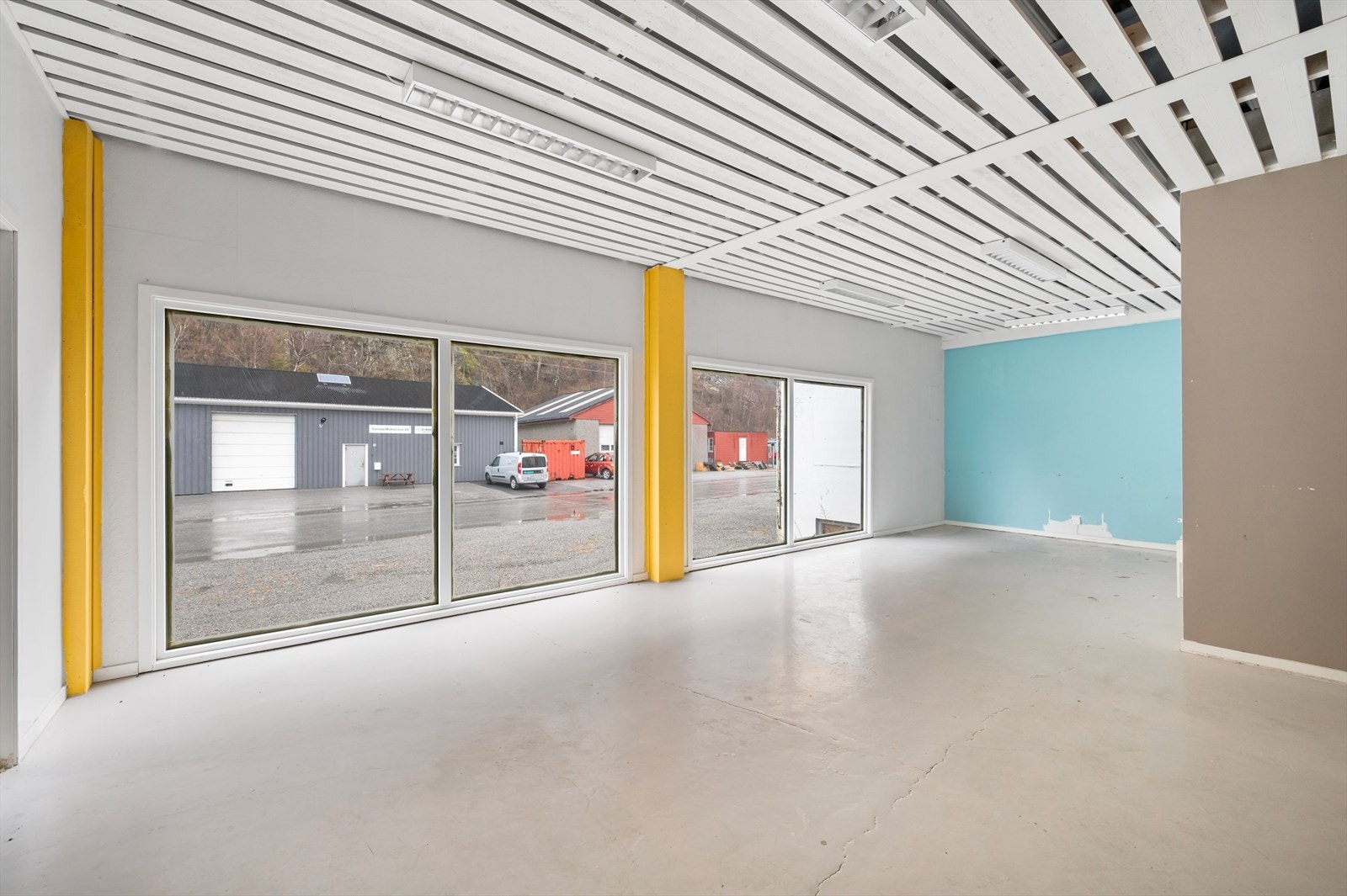 Det var bilforretning i bygget tidligere. Galleribilde