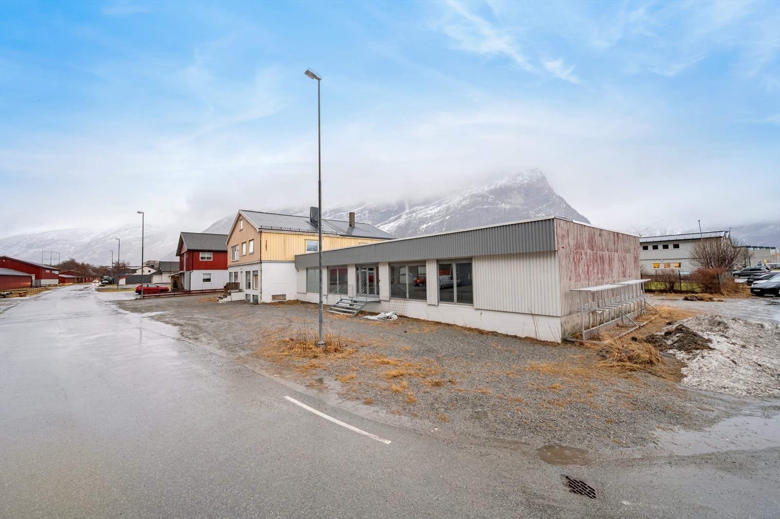 Kombinasjonslokale i sentrum av Sunndalsøra. Galleribilde