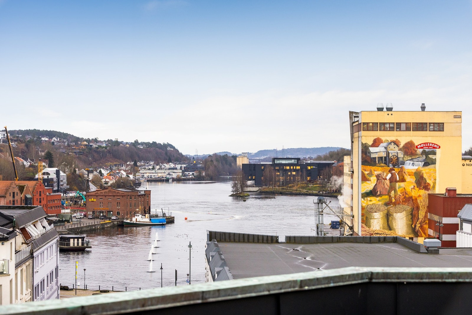 Åpen utsikt fra bygget gir gode lysforhold Galleribilde