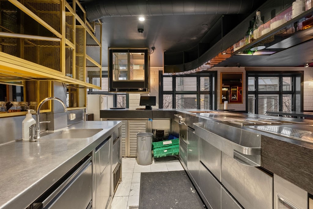 Bak baren Galleribilde