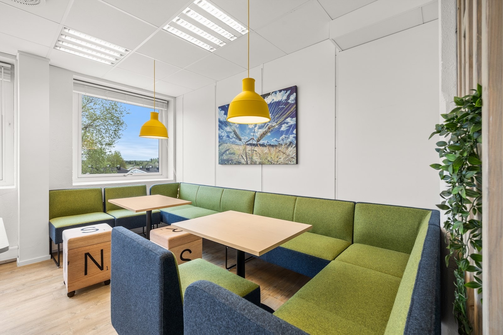 Kjøkken med spiseplass Galleribilde