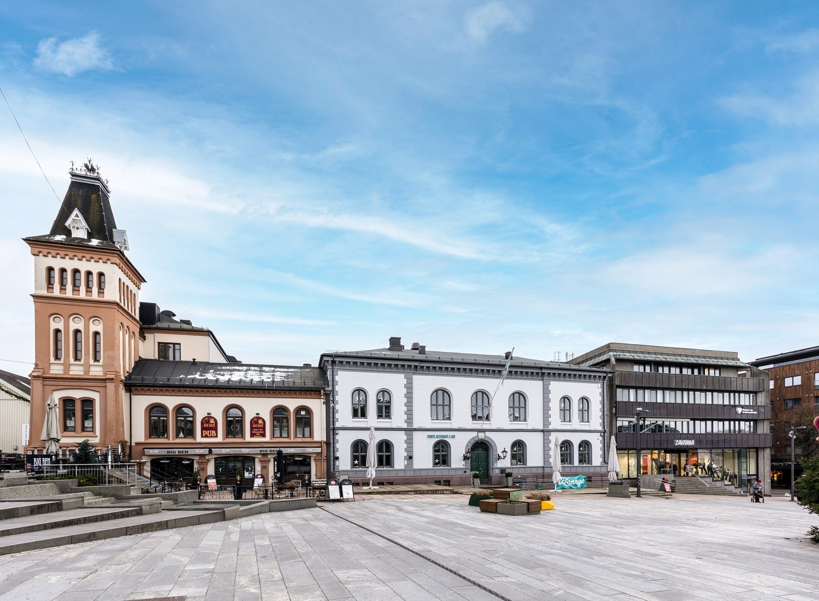 Fasade mot torvet Galleribilde