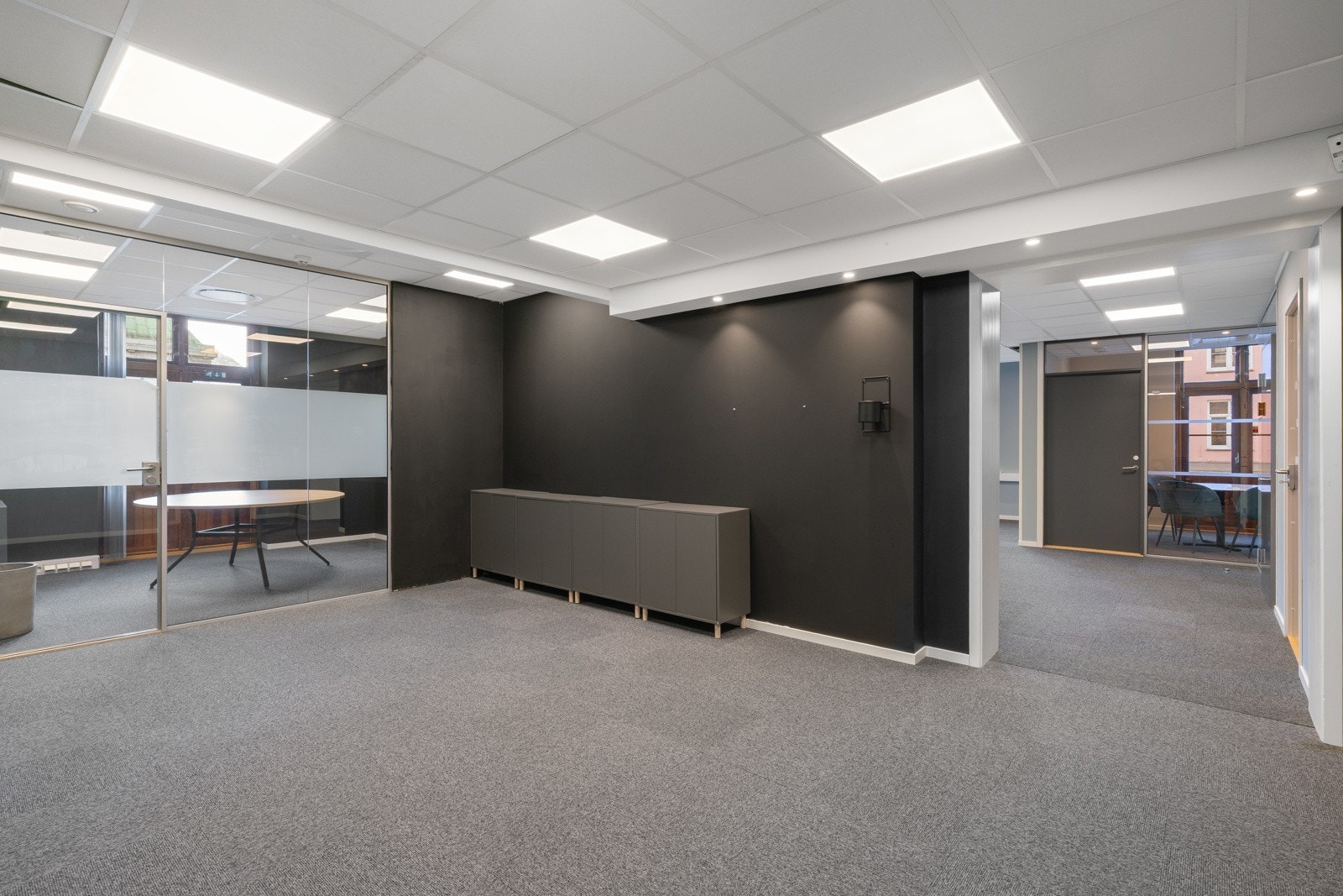 - Kontoret har fleksible innredningsmuligheter - Galleribilde