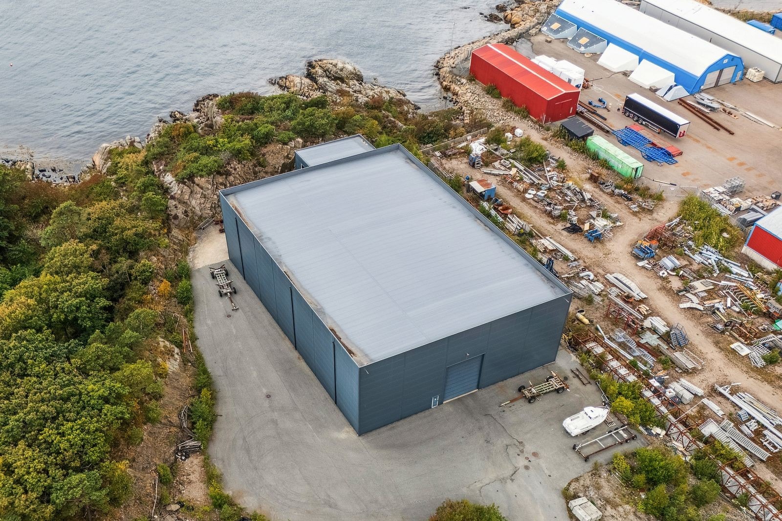 Eiendommen har en hall på ca 1200 kvm Galleribilde