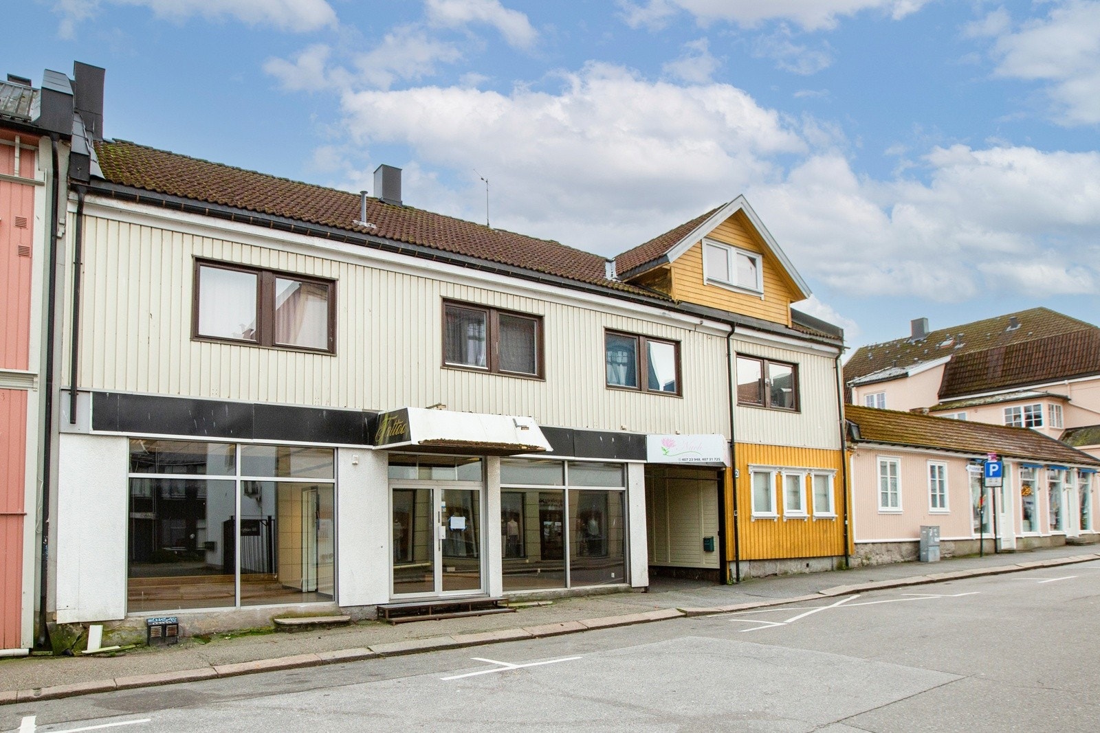 Lokalene har tidligere huset Sportsbutikk og Brun& Blid Solstudio. Galleribilde