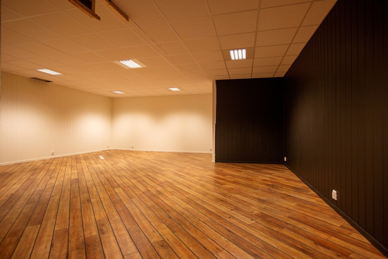 Stort åpent lokale for all slags handel. Galleribilde