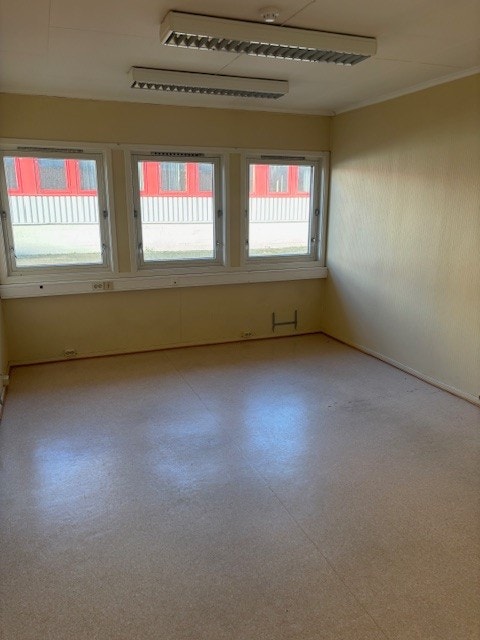 Lagerrom på 16 kvm - merk at vinduer blir blendet igjen før overtakelse. Galleribilde